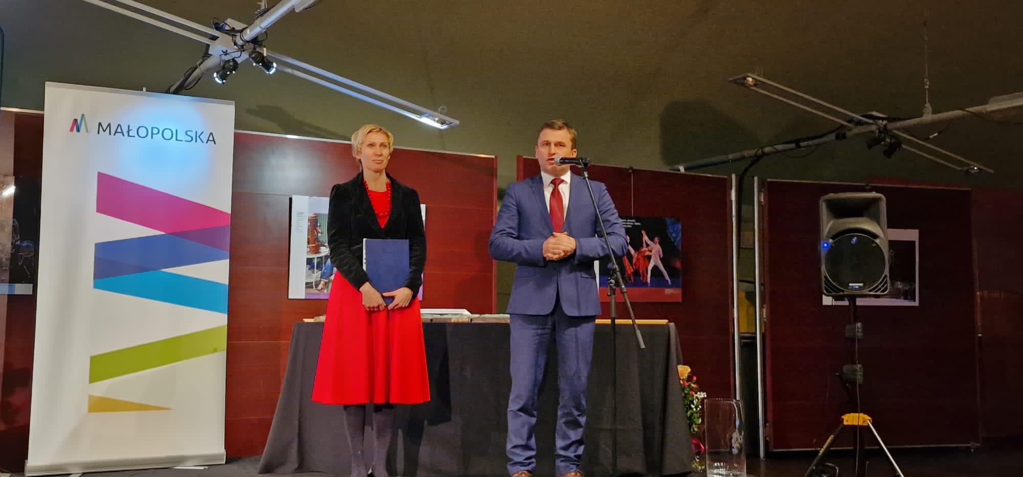 8b1c5b9e 2a18 409e baec e5450cda6f7c Nagroda ,,Pamięć i Tożsamość” trafiła do Stowarzyszenia Samorządów Powiatu Dąbrowskiego