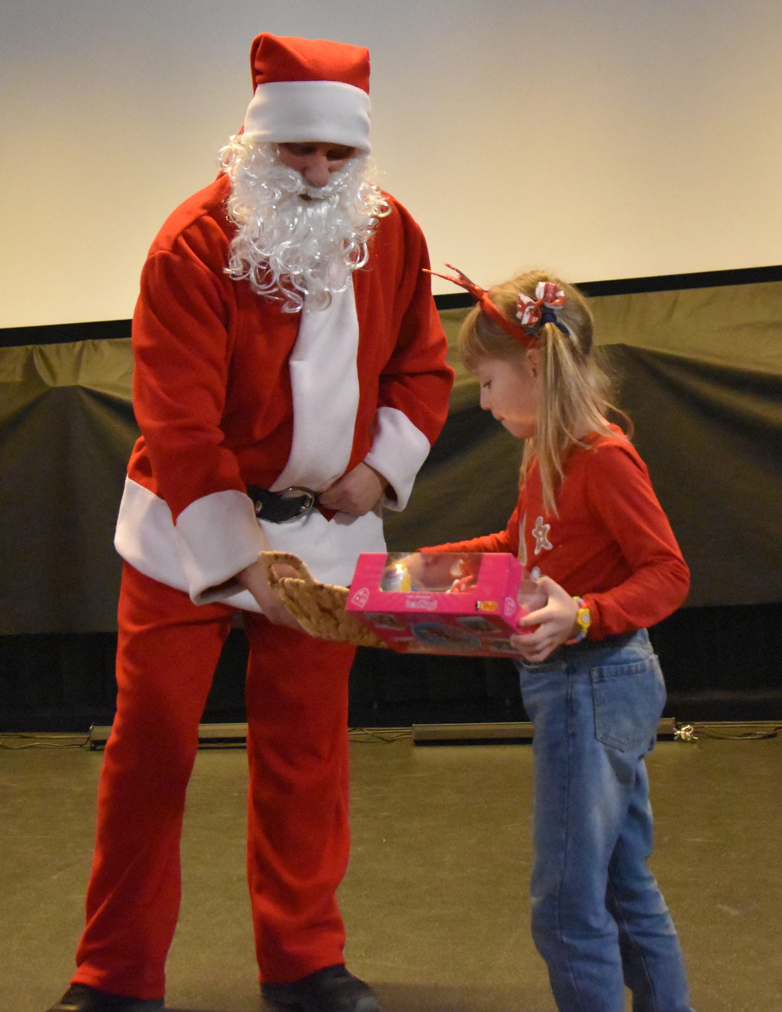 DSC 0078 „MIKOŁAJKI FILMOWE” Z „DZIWNYM ŚWIATEM” I UROCZYM ŚWIĘTYM