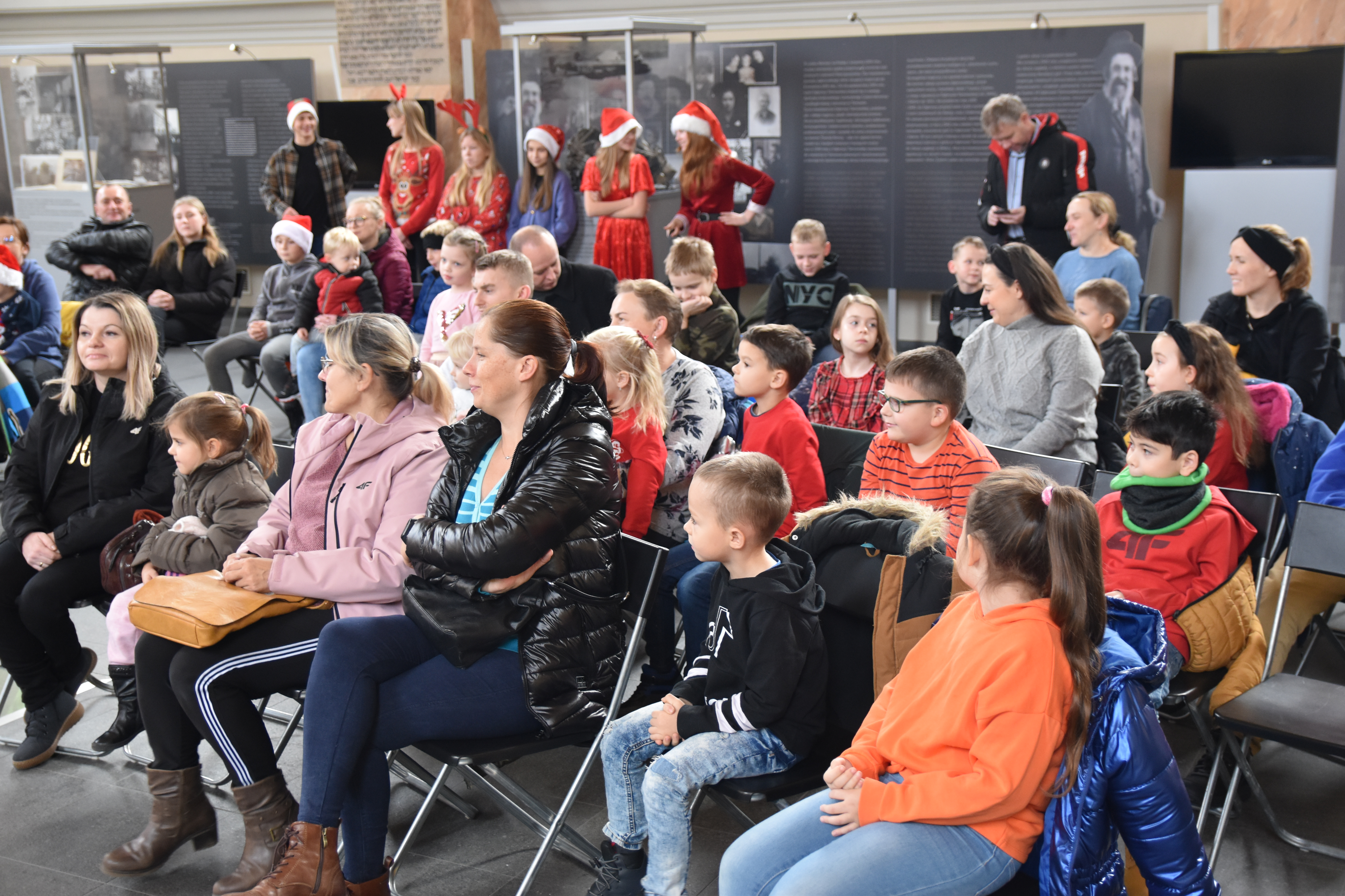 DSC 0223 Święty Mikołaj przyjechał do Dąbrowy