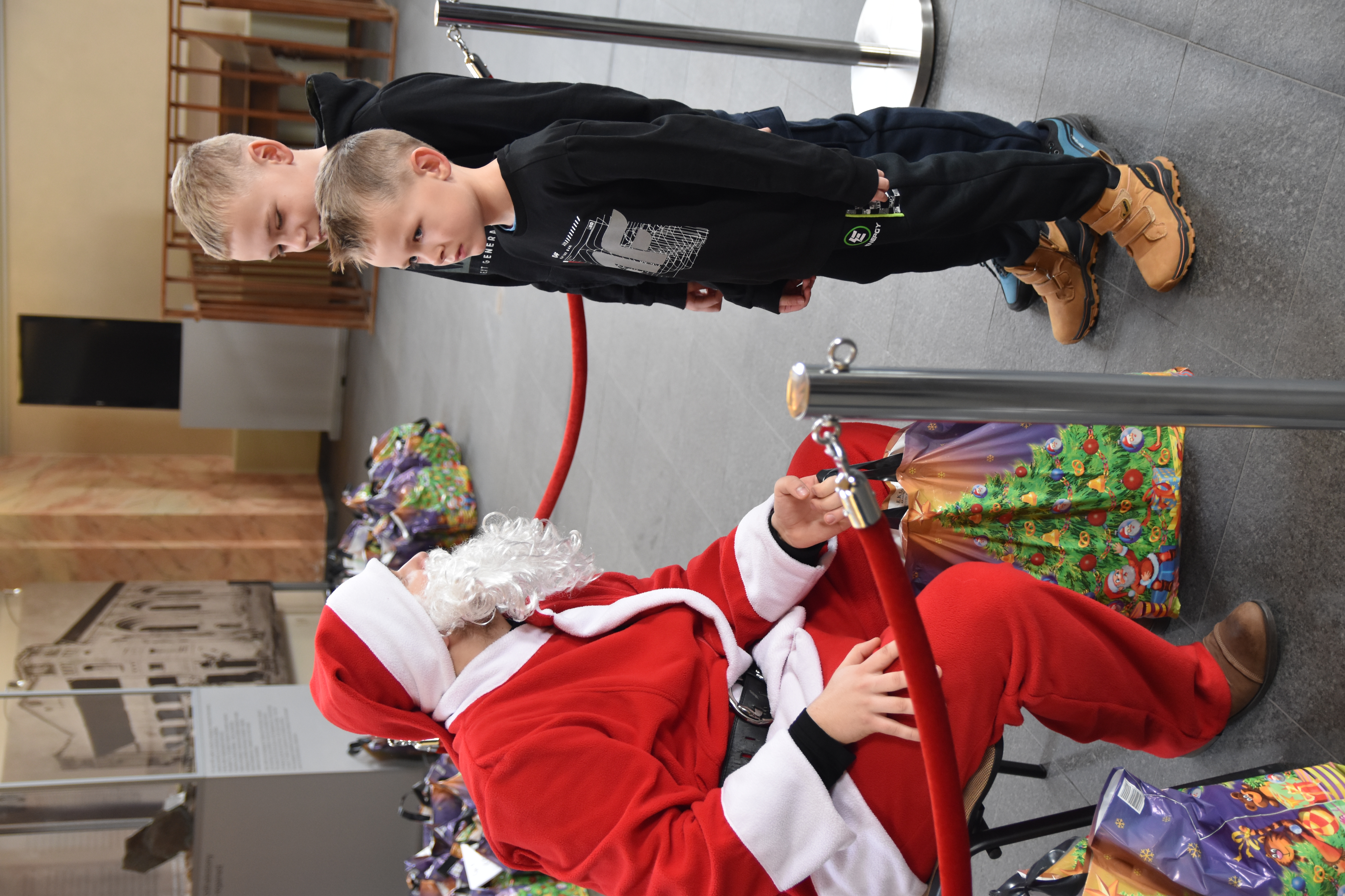 DSC 0229 Święty Mikołaj przyjechał do Dąbrowy