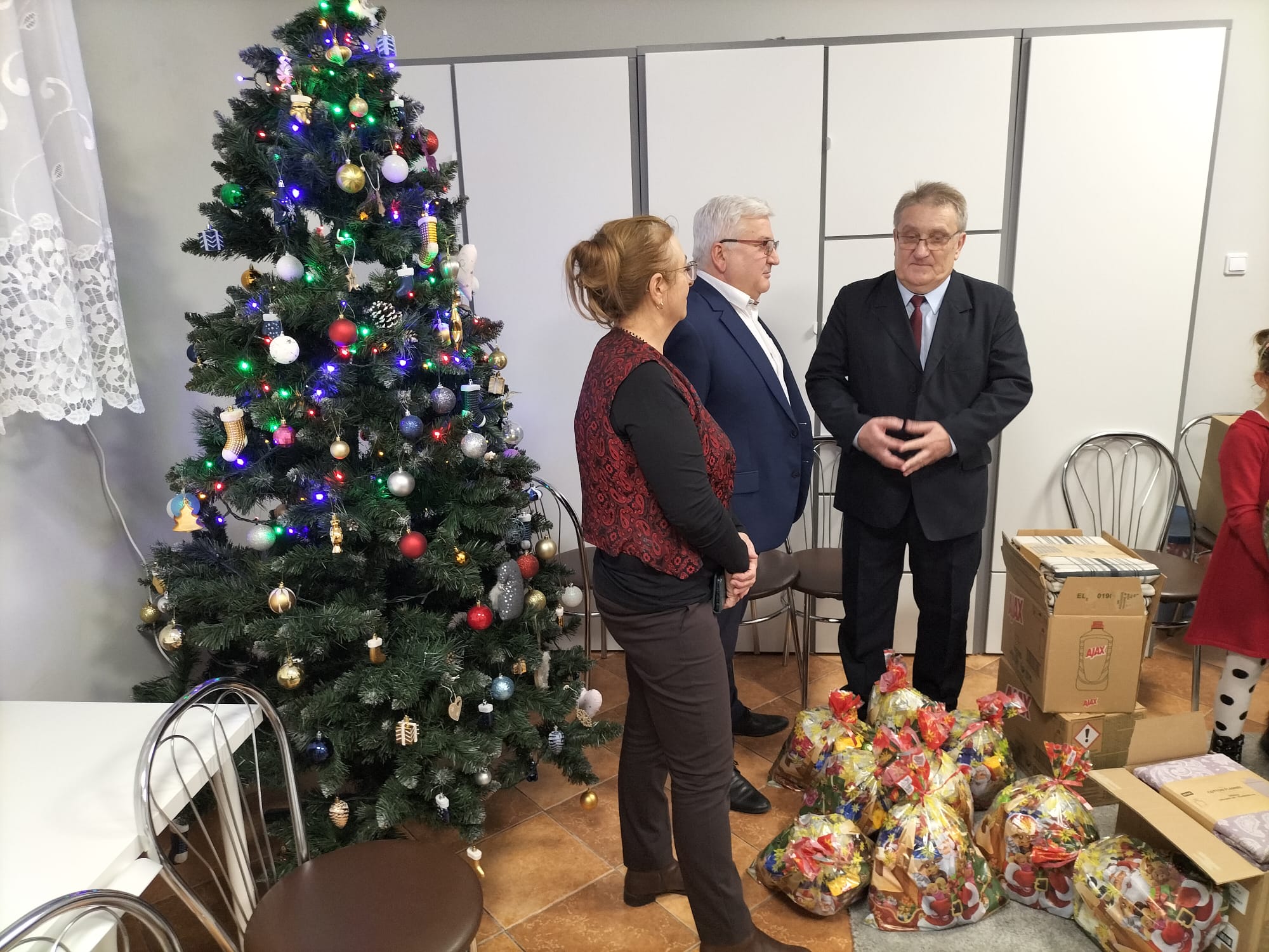 PHOTO 2022 12 06 15 20 09 Z Mikołajkową wizytą w Placówce Opiekuńczo Wychowawczej nr 1 i nr 2 w Dąbrowie Tarnowskiej