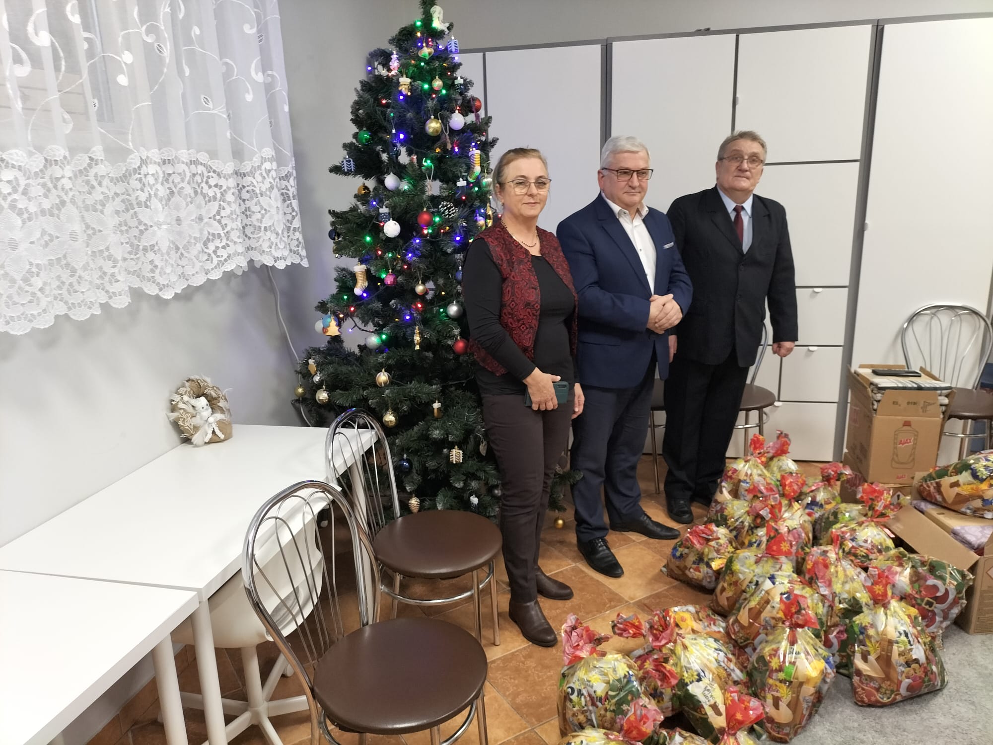 PHOTO 2022 12 06 15 20 42 Z Mikołajkową wizytą w Placówce Opiekuńczo Wychowawczej nr 1 i nr 2 w Dąbrowie Tarnowskiej