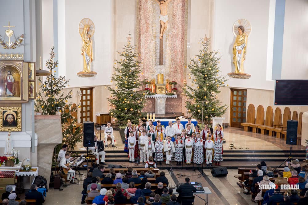 323411376 526914052754623 7685401287227843311 n Najpiękniejsze polskie kolędy i pastorałki zabrzmiały 15 stycznia w naszej parafialnej świątyni