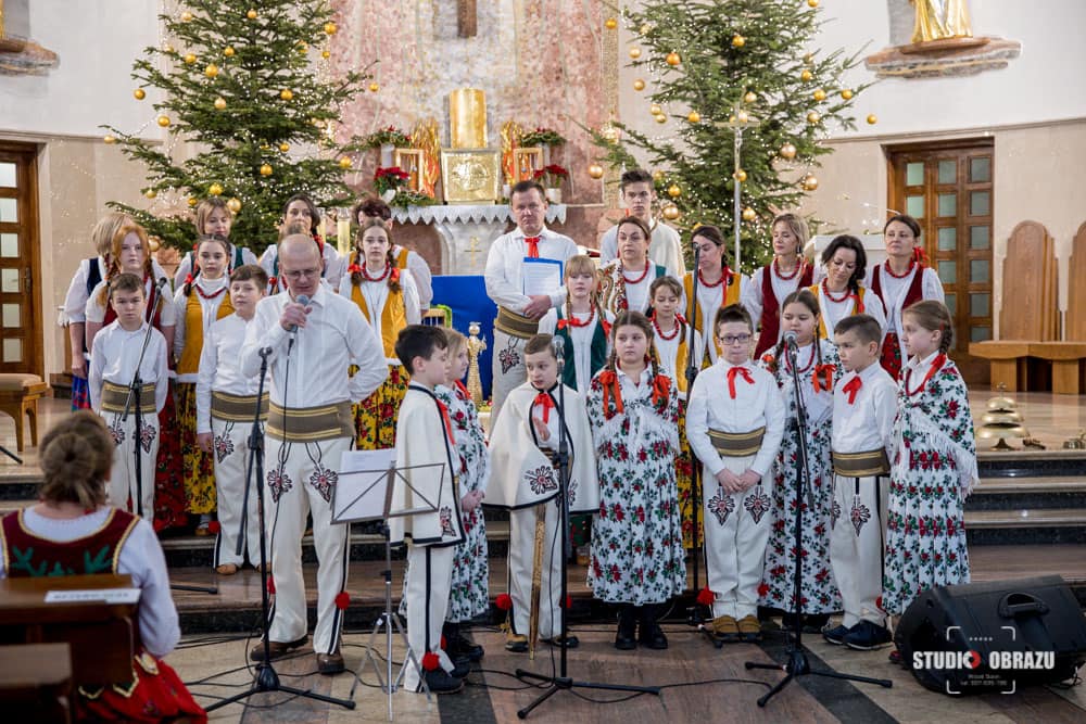 324876819 691110869030020 1761671487073240184 n Najpiękniejsze polskie kolędy i pastorałki zabrzmiały 15 stycznia w naszej parafialnej świątyni