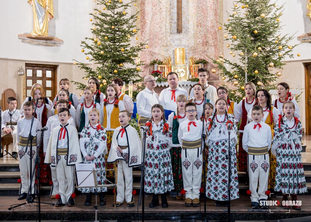 325496844 1357823914953835 1666804874104852695 n Najpiękniejsze polskie kolędy i pastorałki zabrzmiały 15 stycznia w naszej parafialnej świątyni