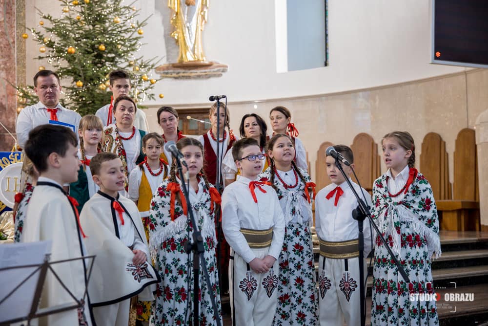 325646111 705266144545165 6122329425436598172 n Najpiękniejsze polskie kolędy i pastorałki zabrzmiały 15 stycznia w naszej parafialnej świątyni