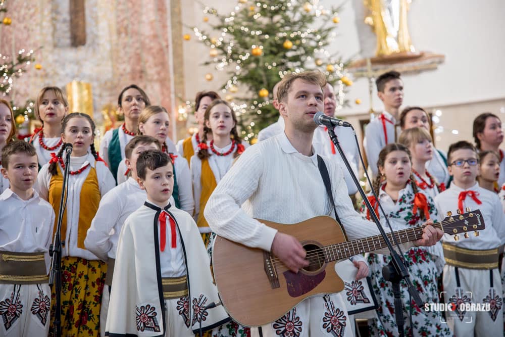 325732241 546822394146186 7776678675117412951 n Najpiękniejsze polskie kolędy i pastorałki zabrzmiały 15 stycznia w naszej parafialnej świątyni