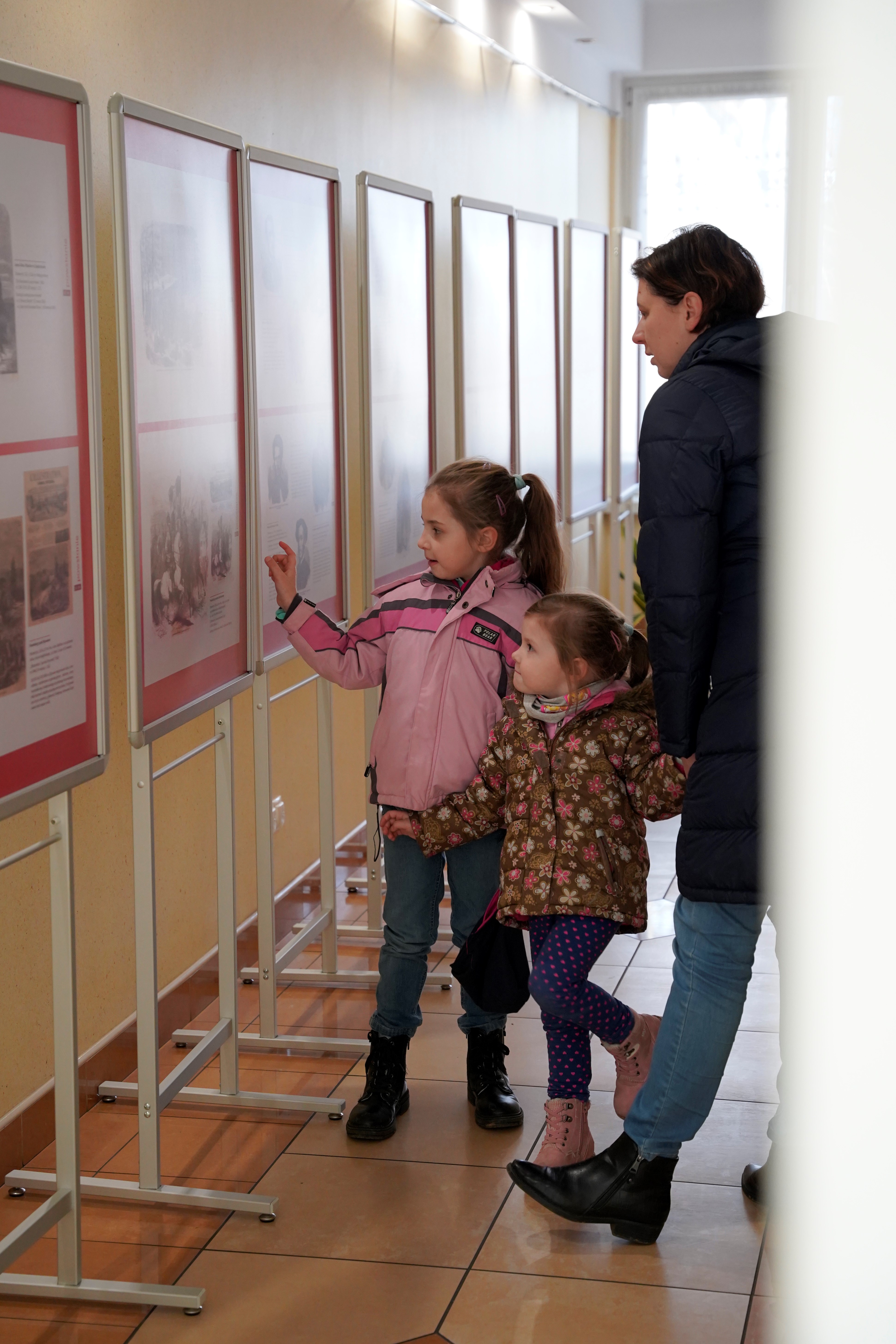 DSC8079 POWSTANIE STYCZNIOWE W ILUSTRACJACH PRASOWYCH Z EPOKI – WYSTAWA W MBP