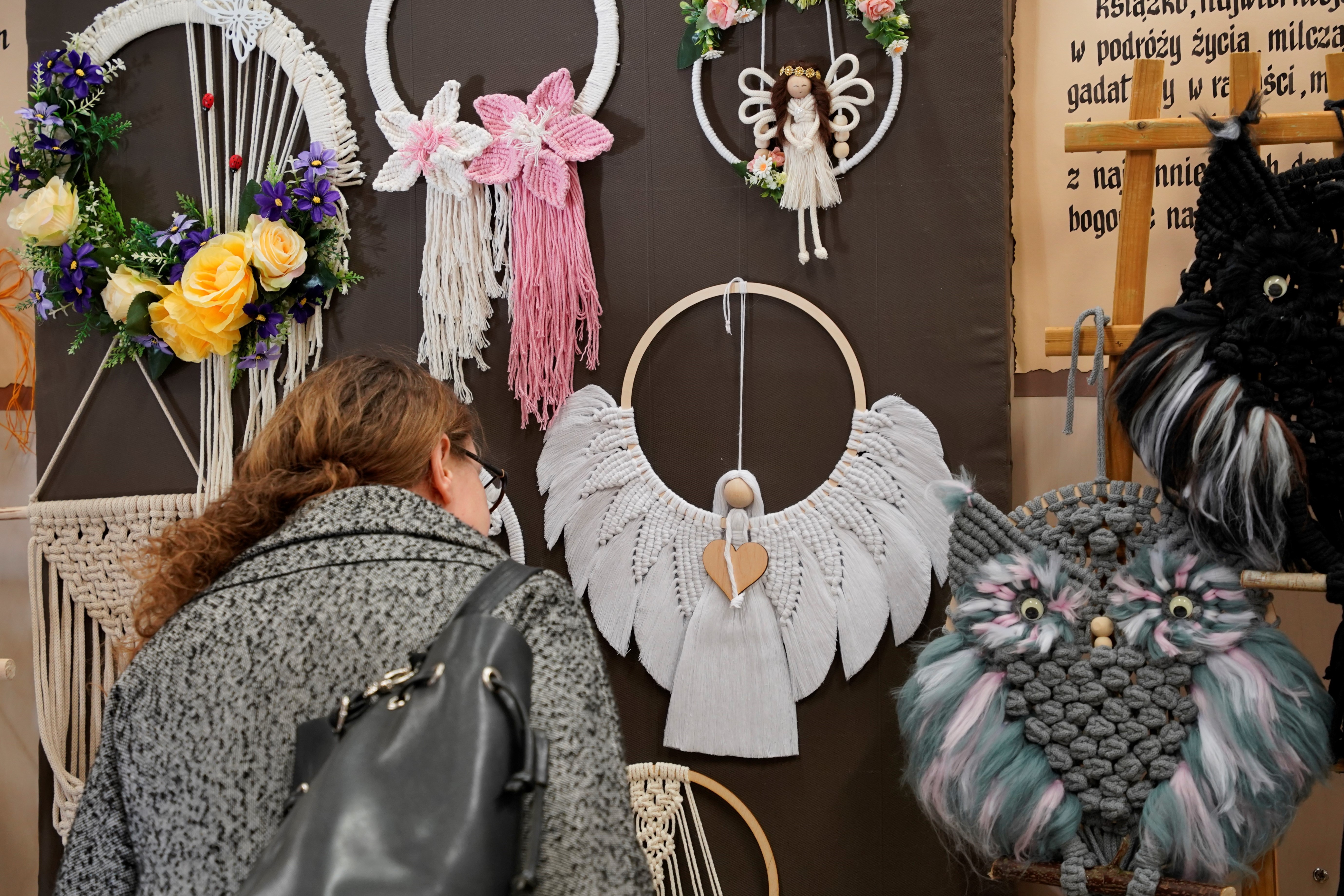 DSC8108 ZE SZNURKA WYCZAROWANE, WYSTAWA MARII BUJAK W MBP