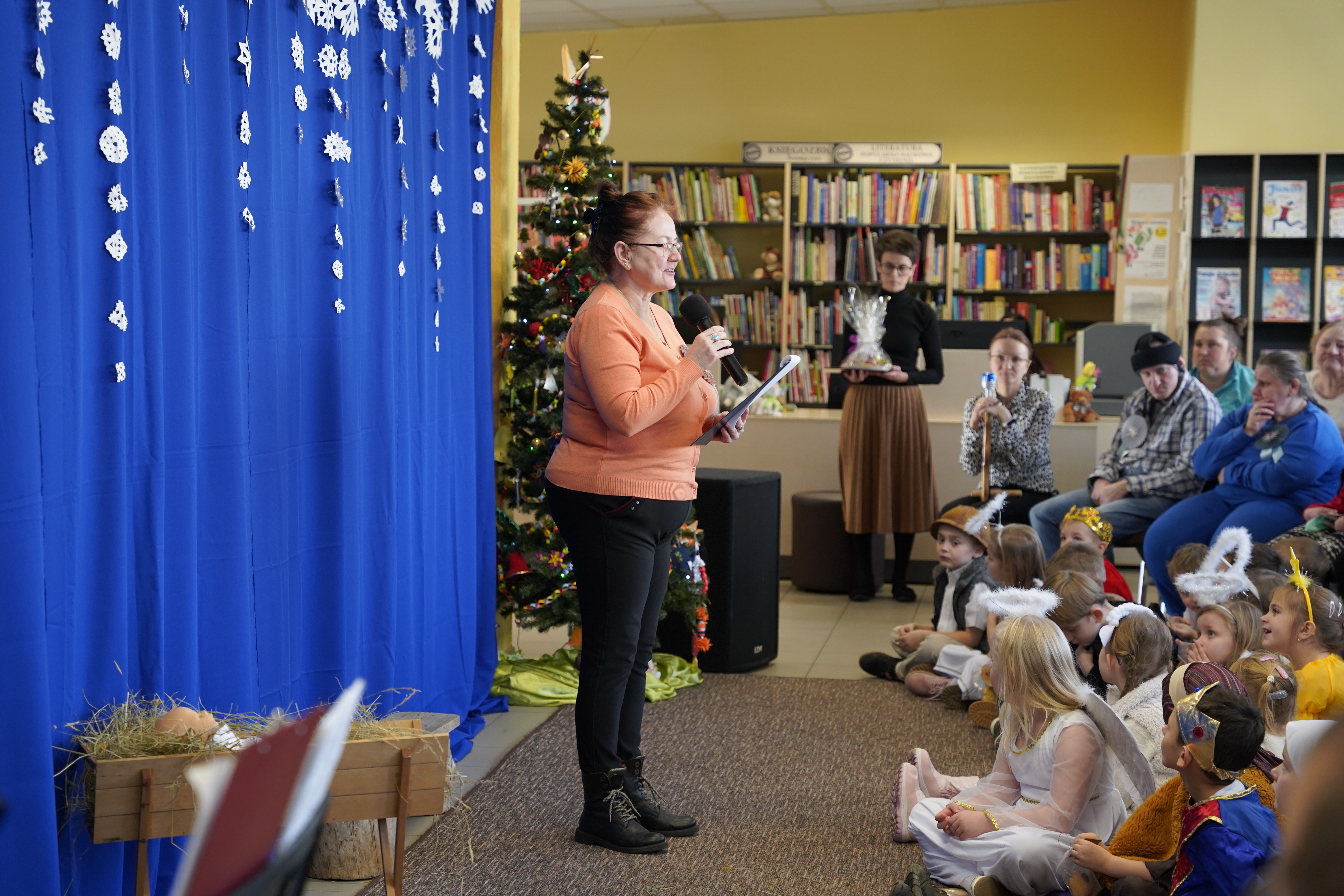 DSC8208 „Poranek z kolędą” w Miejskiej Bibliotece Publicznej im. Marii Kozaczkowej w Dąbrowie Tarnowskiej