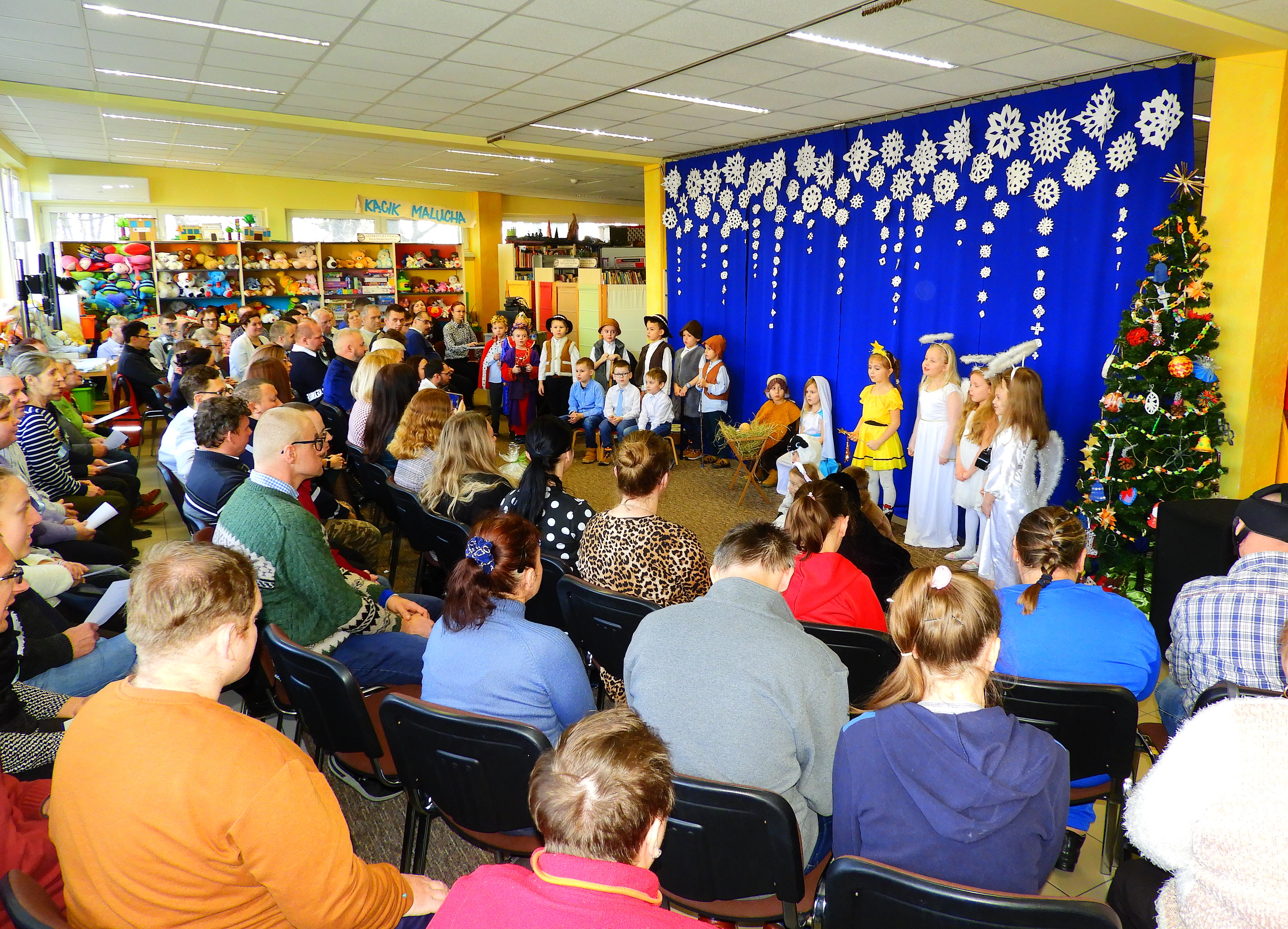 DSCN7187 „Poranek z kolędą” w Miejskiej Bibliotece Publicznej im. Marii Kozaczkowej w Dąbrowie Tarnowskiej