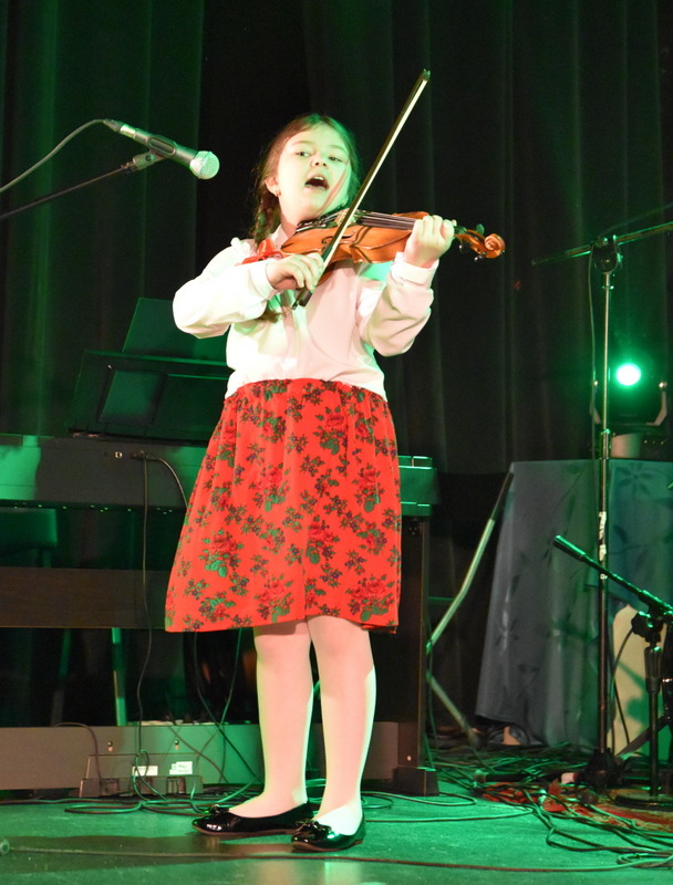 DSC 0012 ZAŚPIEWALI DLA JEZUSA – GMINNE ELIMINACJE FESTIWALU KOLĘD W DĄBROWIE ZA NAMI