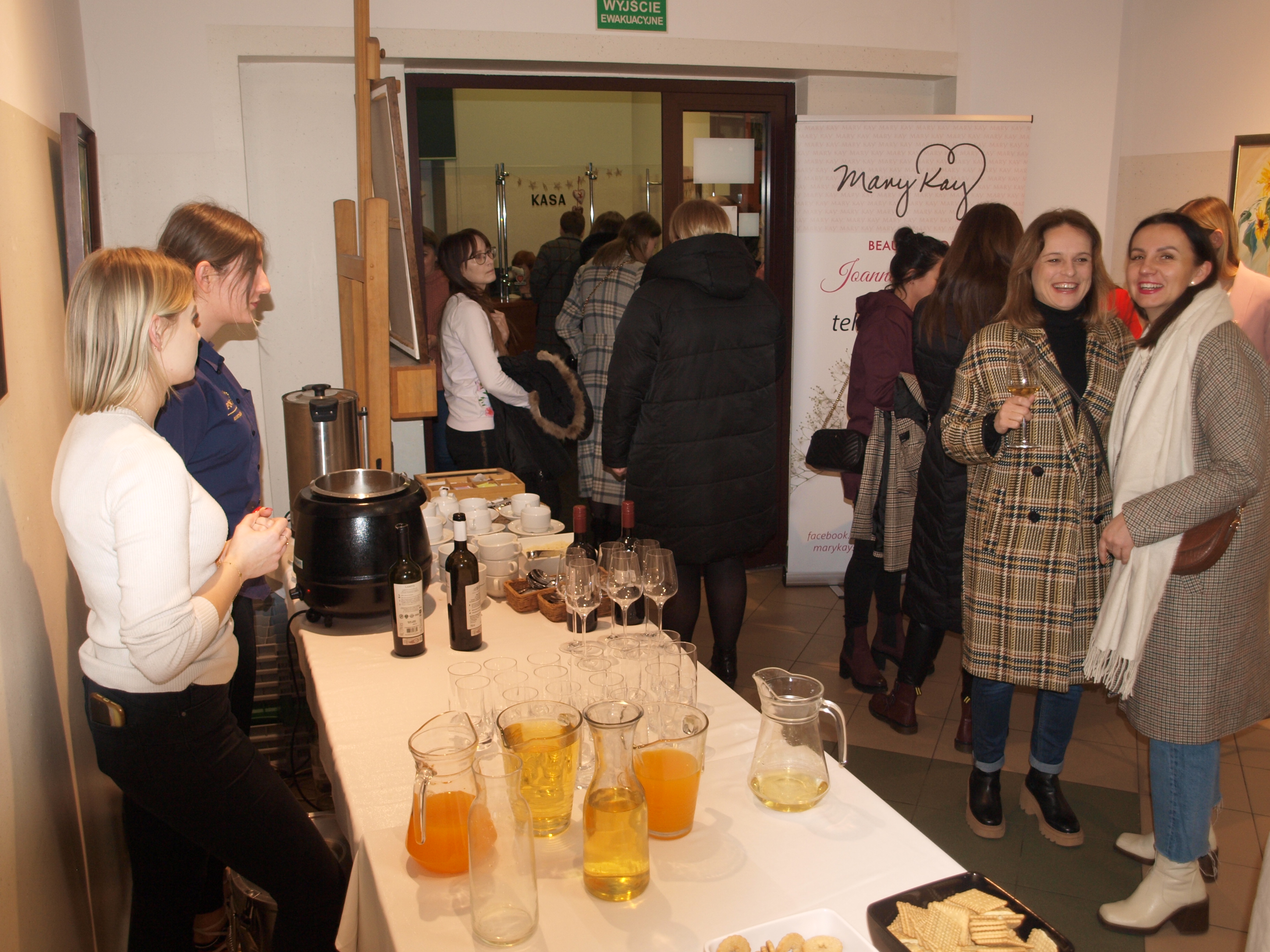 P1012961 KINO NA SZPILKACH NA POCZĄTEK ROKU Z PEŁNĄ WIDOWNIĄ