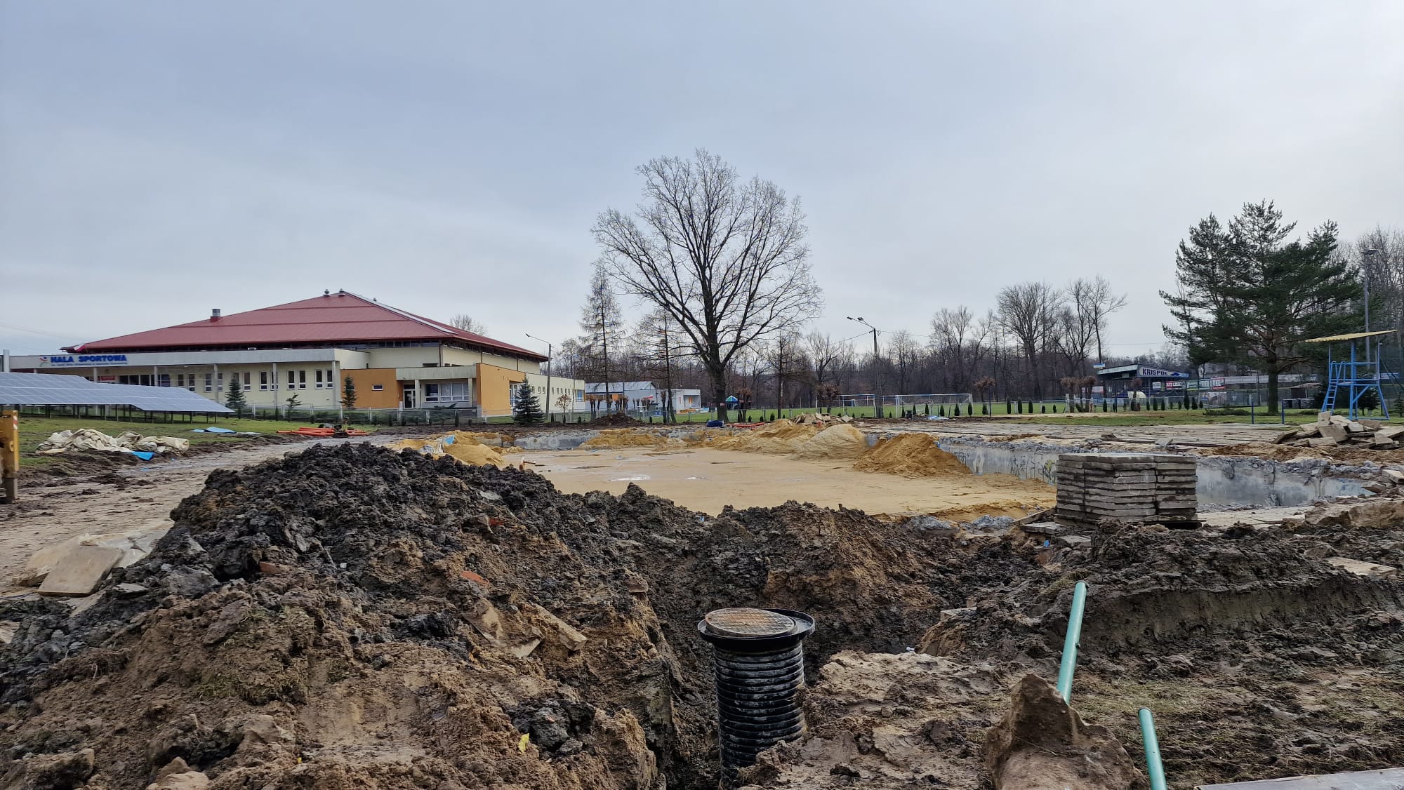 6e4a63b3 fb3f 4249 8fb6 5cb20e226e3e Trwają prace związane z modernizacją basenów w Dąbrowie Tarnowskiej