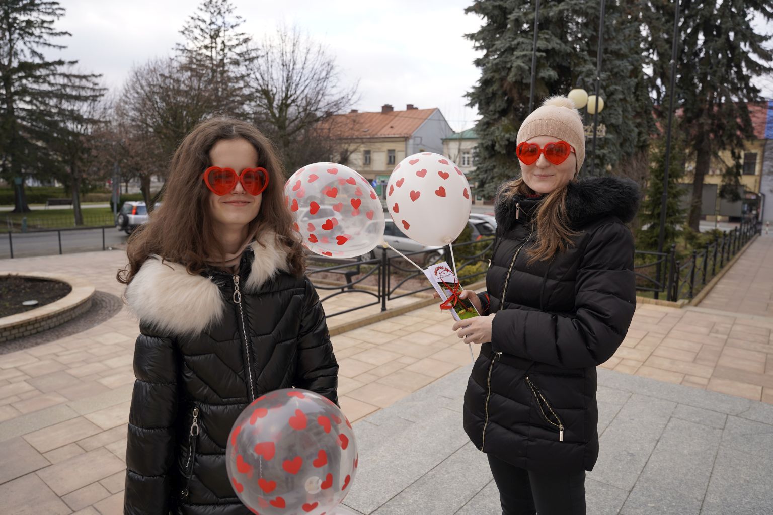 DSC9270 Z WALENTYNKĄ PRZEZ DĄBROWĘ   PROMOCJA BIBLIOTEKI