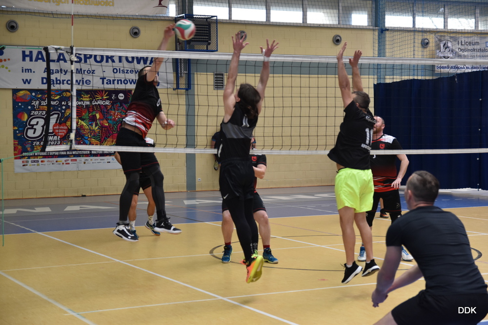 337243118 1248437252775523 4792642981273166614 n Pierwsza odsłona Wielkanocnego Turnieju Siatkówki o Puchar Burmistrza za nami!