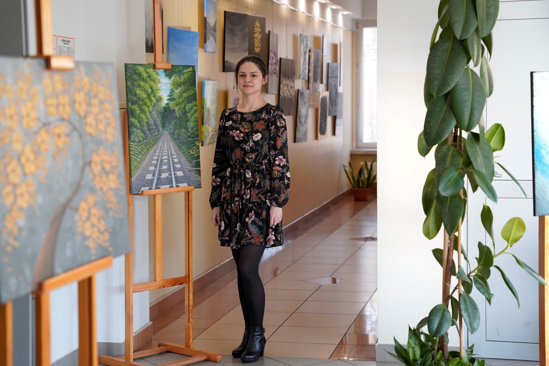 DSC0248 Wystawa prac Justyny Taraski pt. „Akrylowe Fantazje”