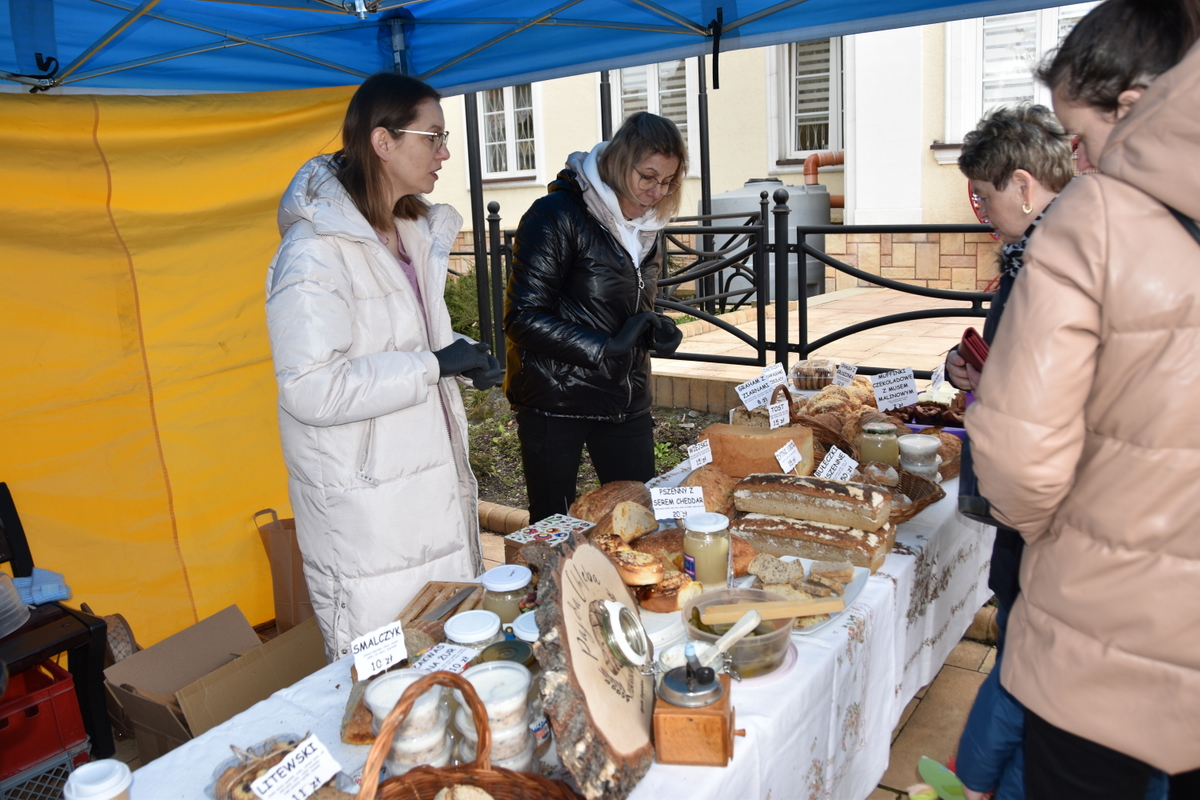 01 DSC 0945 Odbył się V Dąbrowski Kiermasz Wielkanocny. Mieszkańcy poczuli atmosferę świąt.