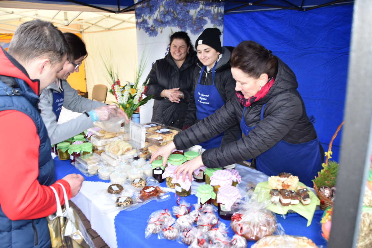 10 DSC 0957 Odbył się V Dąbrowski Kiermasz Wielkanocny. Mieszkańcy poczuli atmosferę świąt.