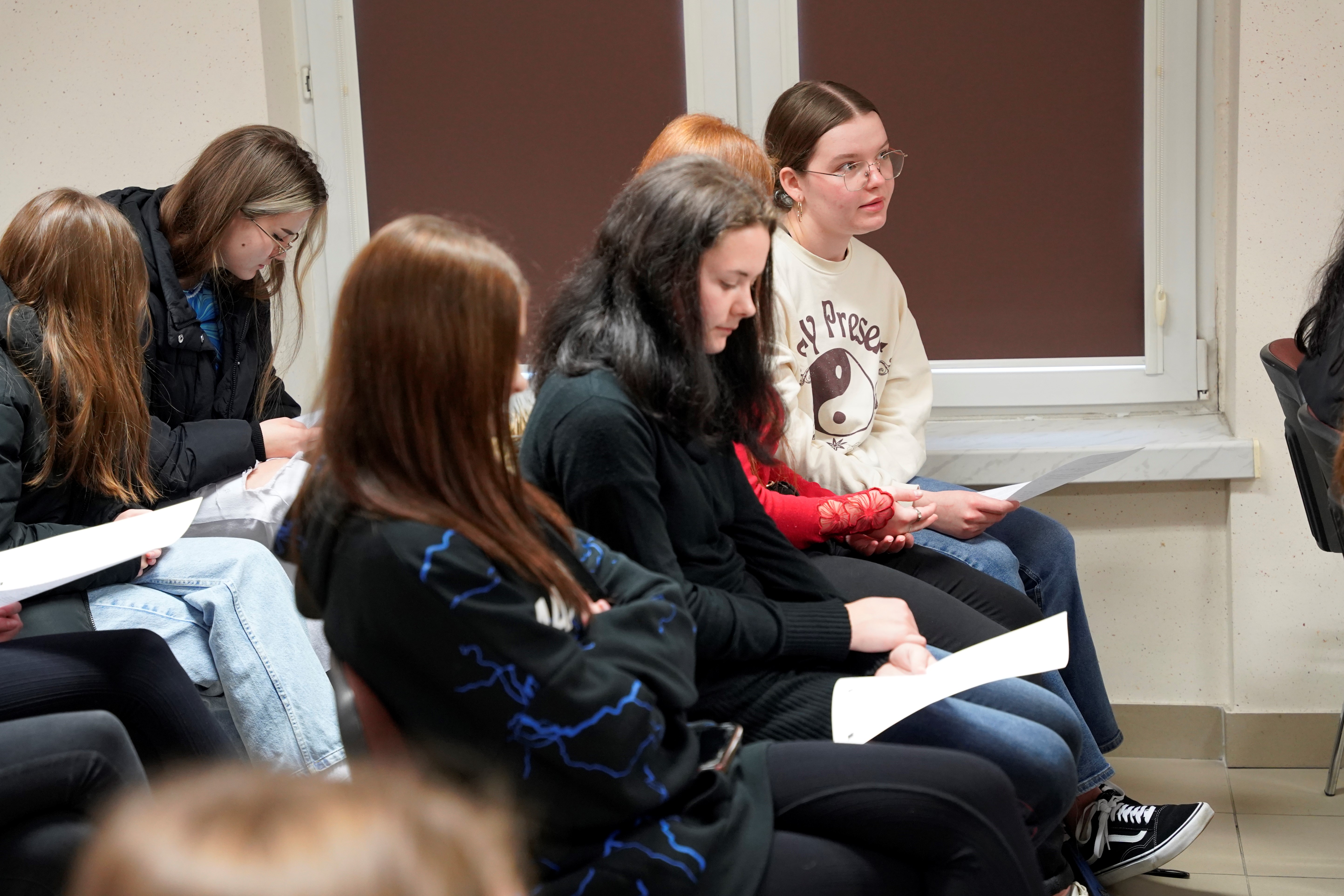 DSC0055 AKCJA SPOŁECZNO EDUKACYJNA ŻONKILE W MIEJSKIEJ BIBLIOTECE PUBLICZNEJ IM. MARII KOZACZKOWEJ W DĄBROWIE TARNOWSKIEJ