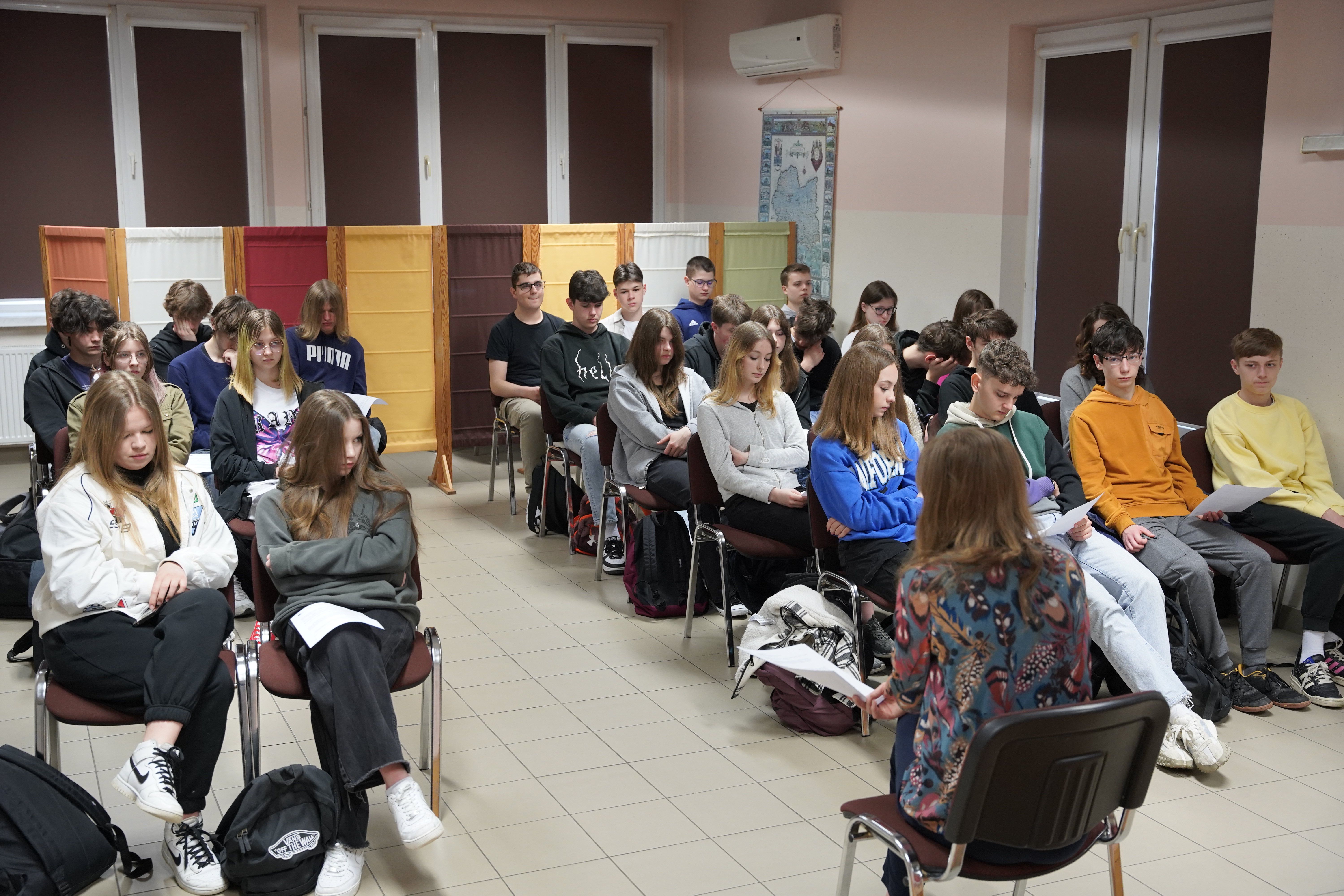 DSC0120 AKCJA SPOŁECZNO EDUKACYJNA ŻONKILE W MIEJSKIEJ BIBLIOTECE PUBLICZNEJ IM. MARII KOZACZKOWEJ W DĄBROWIE TARNOWSKIEJ