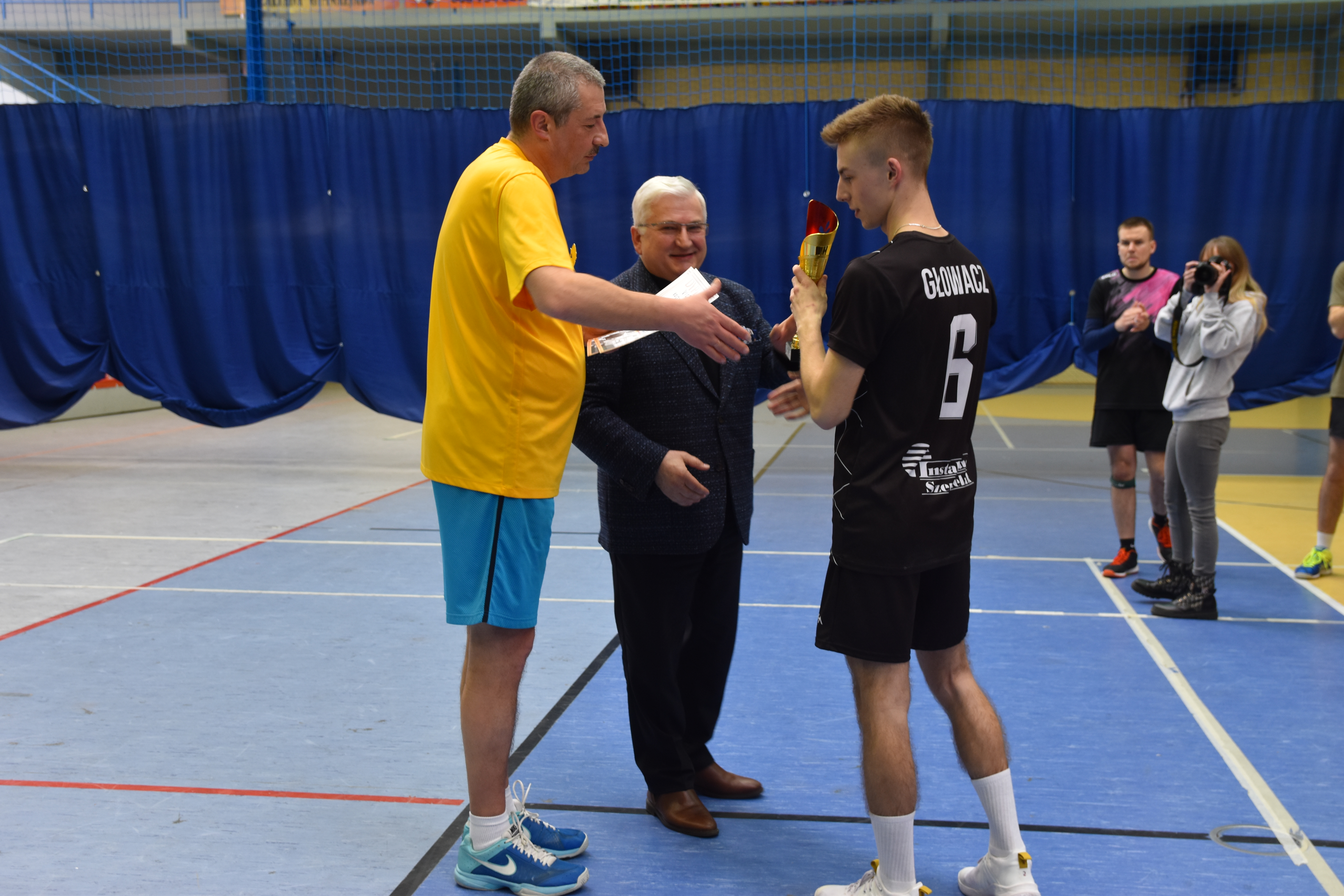 DSC 0868 RADŁÓW ZWYCIĘZCĄ WIELKANOCNEGO TURNIEJU SIATKÓWKI O PUCHAR BURMISTRZA DĄBROWY TARNOWSKIEJ