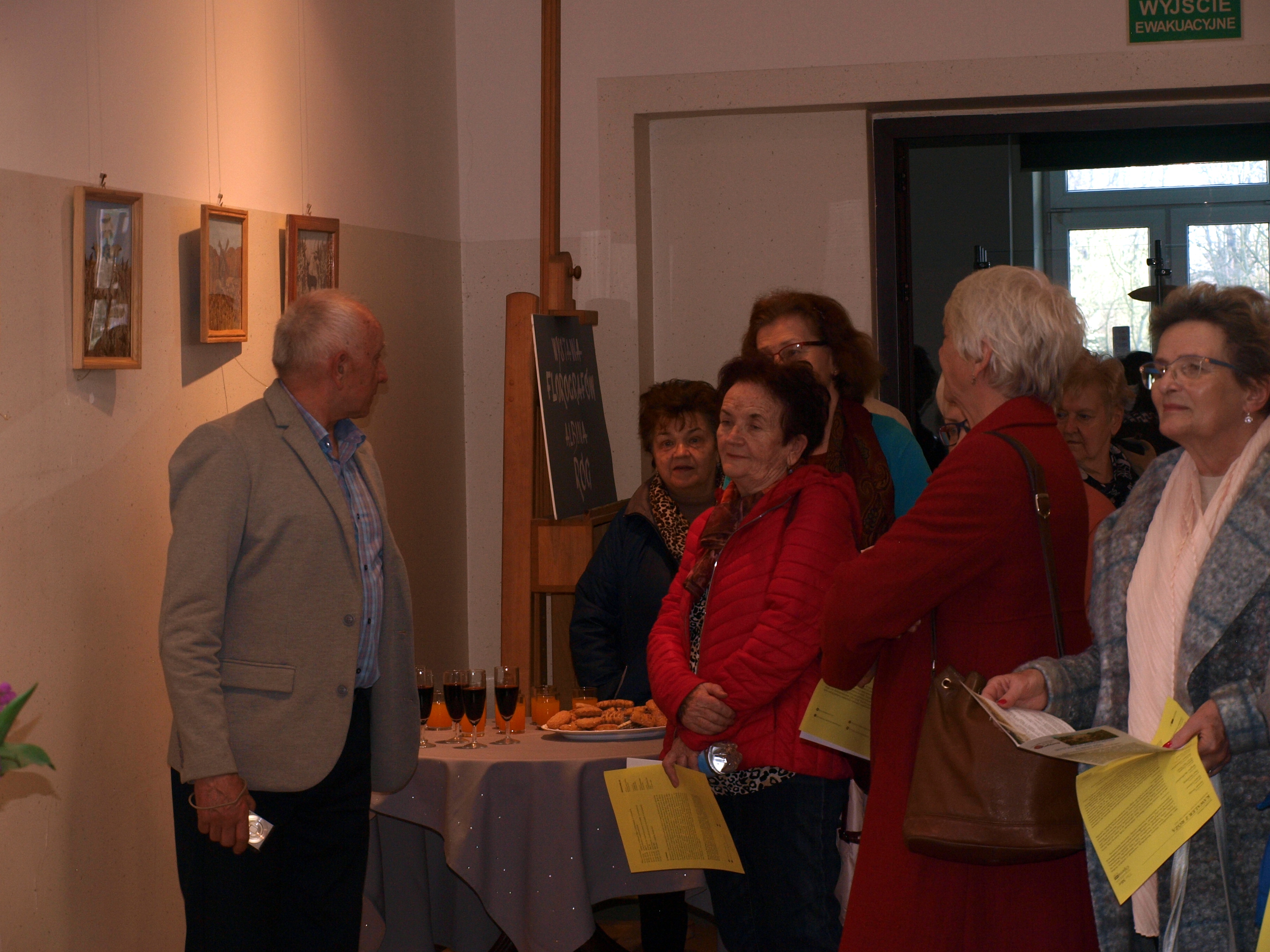 P1013205 FLOROGRAFY ALBINY RÓG – NOWA WYSTAWA W DDK