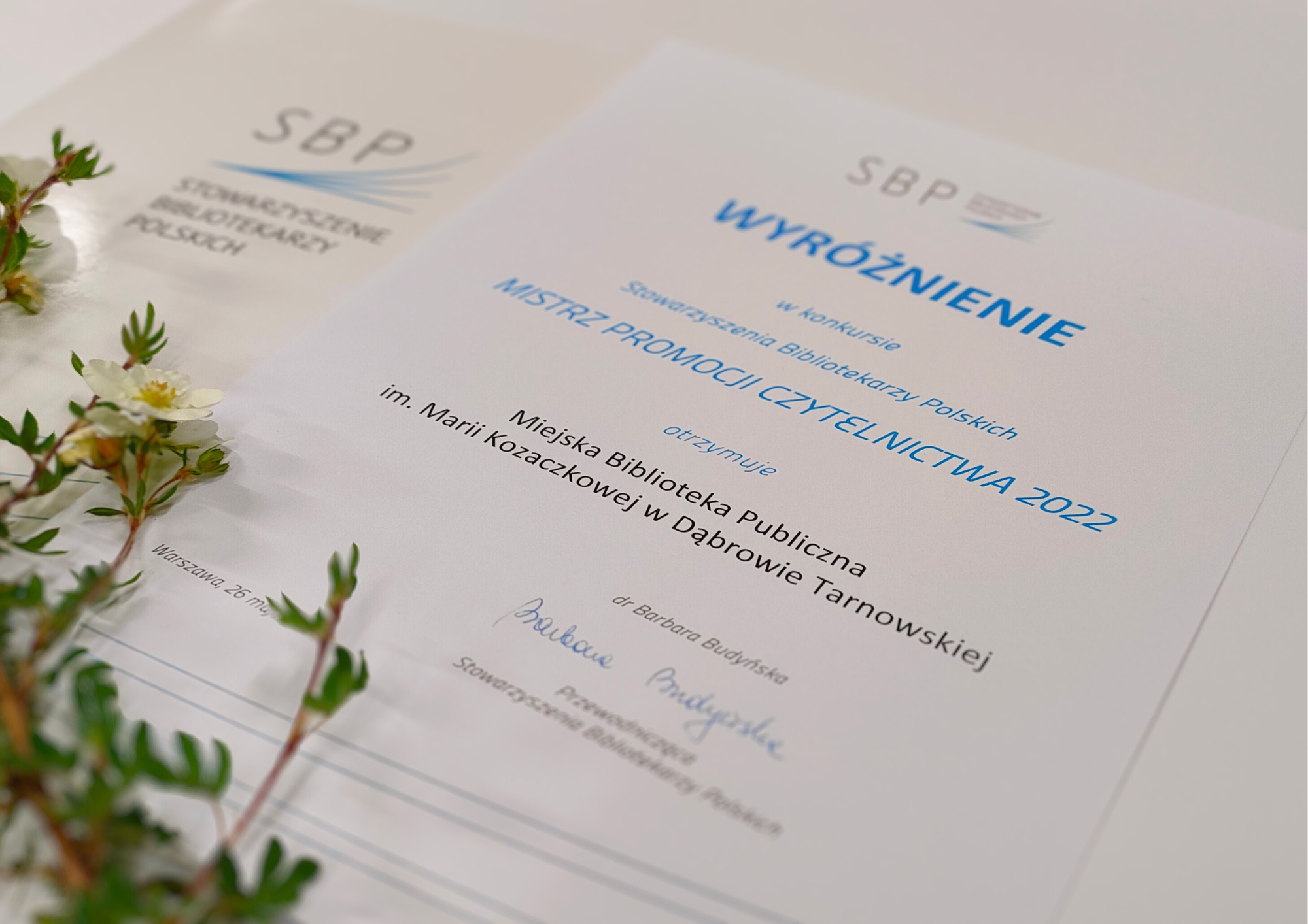 1 „MIEJSKA BIBLIOTEKA PUBLICZNA IM. MARII KOZACZKOWEJ WYRÓŻNIONA PRZEZ STOWARZYSZENIE BIBLIOTEKARZY POLSKICH NA MIĘDZYNARODOWYCH TARGACH KSIĄŻKI W WARSZAWIE”