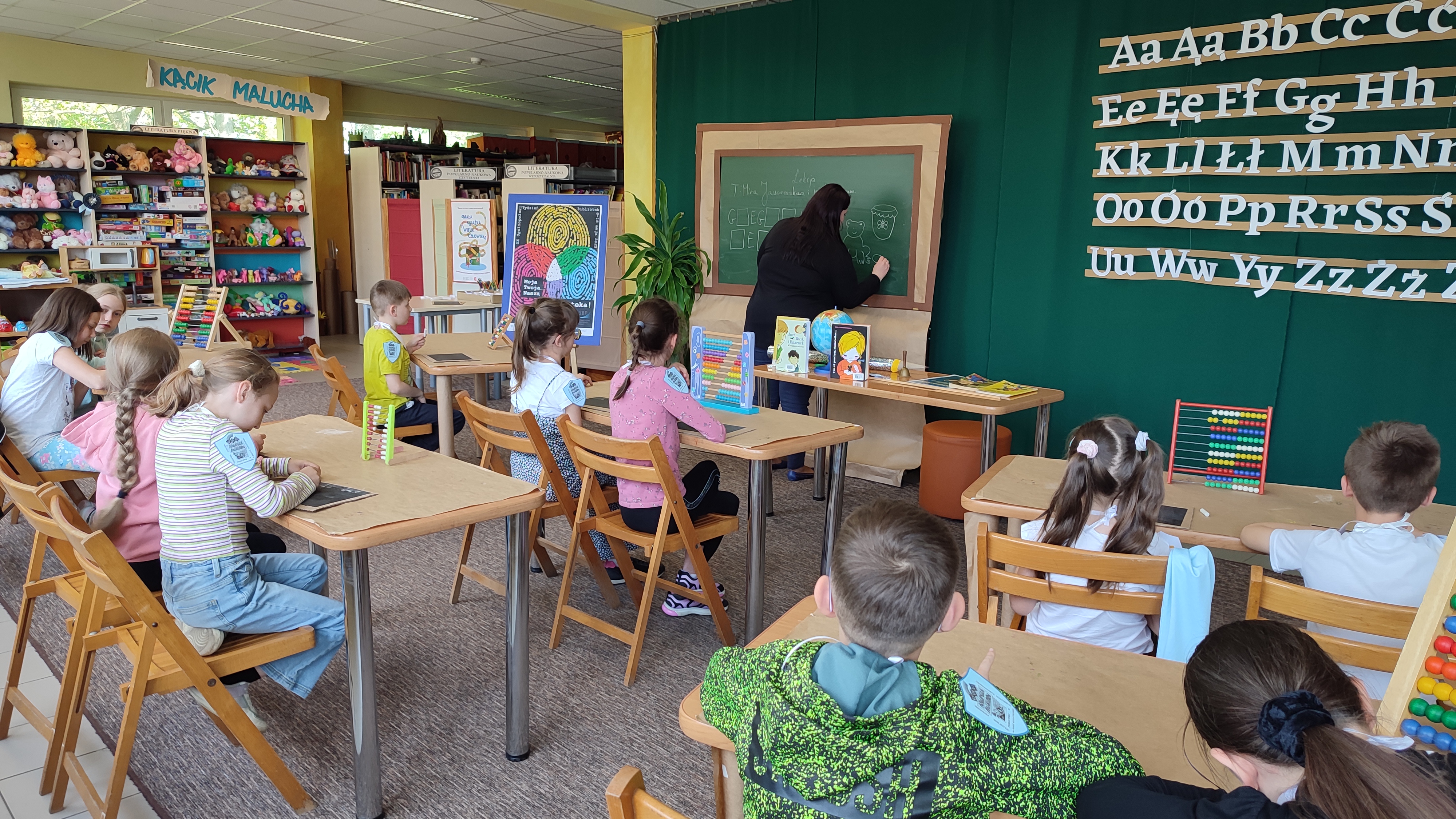 1683901464415 POPŁUDNIOWE ZAJĘCIA „STARSZAKI… KIEDYŚ PIERWSZAKI” W MBP