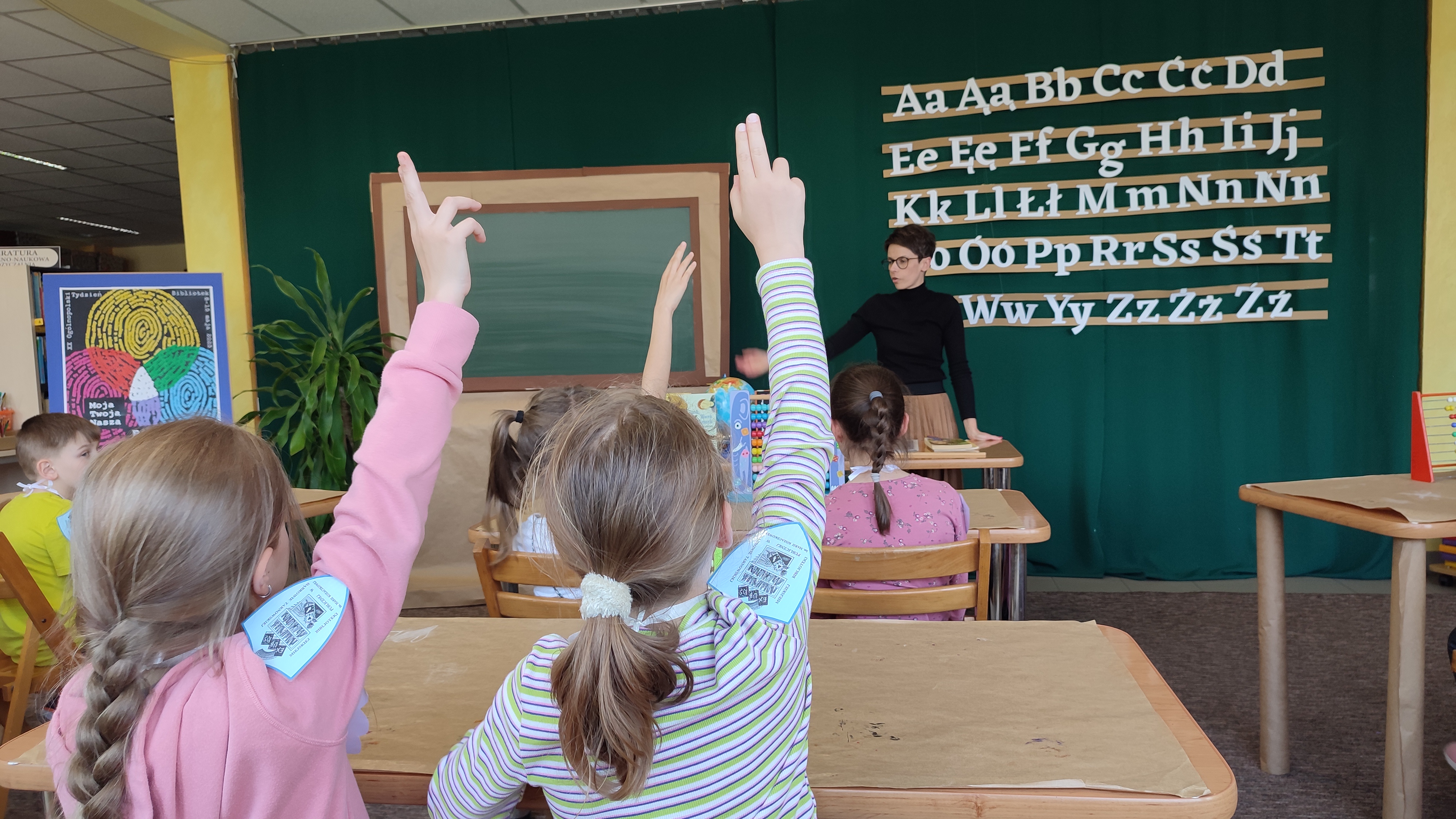 1683901464846 POPŁUDNIOWE ZAJĘCIA „STARSZAKI… KIEDYŚ PIERWSZAKI” W MBP