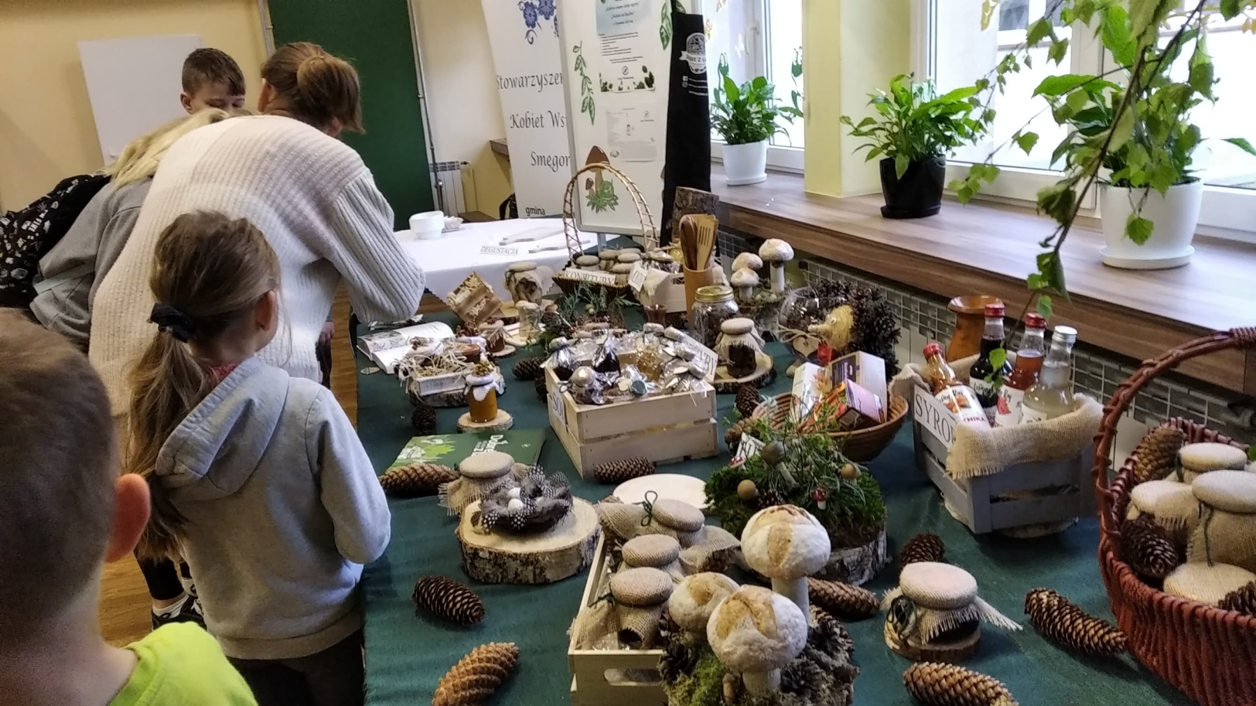 344299718 623597536286336 7159973396957222643 n Stowarzyszenie Kobiet Wsi Smęgorzów realizuje projekt „Dobrze znamy leśne skarby”