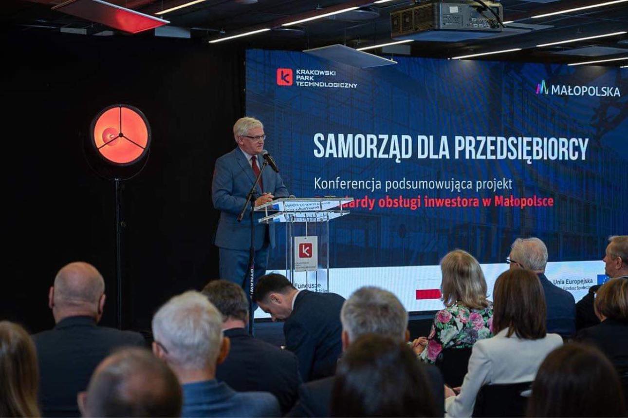 349464427 597331258843167 461441329363334966 n Gmina Dąbrowa Tarnowska z certyfikatem potwierdzającym wdrożenie standardów obsługi inwestora