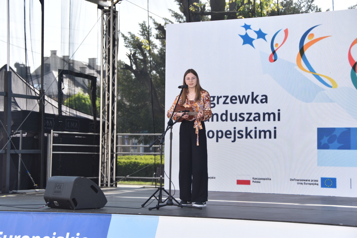 53 DSC 0566 Dąbrowa Tarnowska w minioną sobotę była kolejnym przystankiem na trasie plenerowych ,,Rozgrzewek z Funduszami Europejskimi”