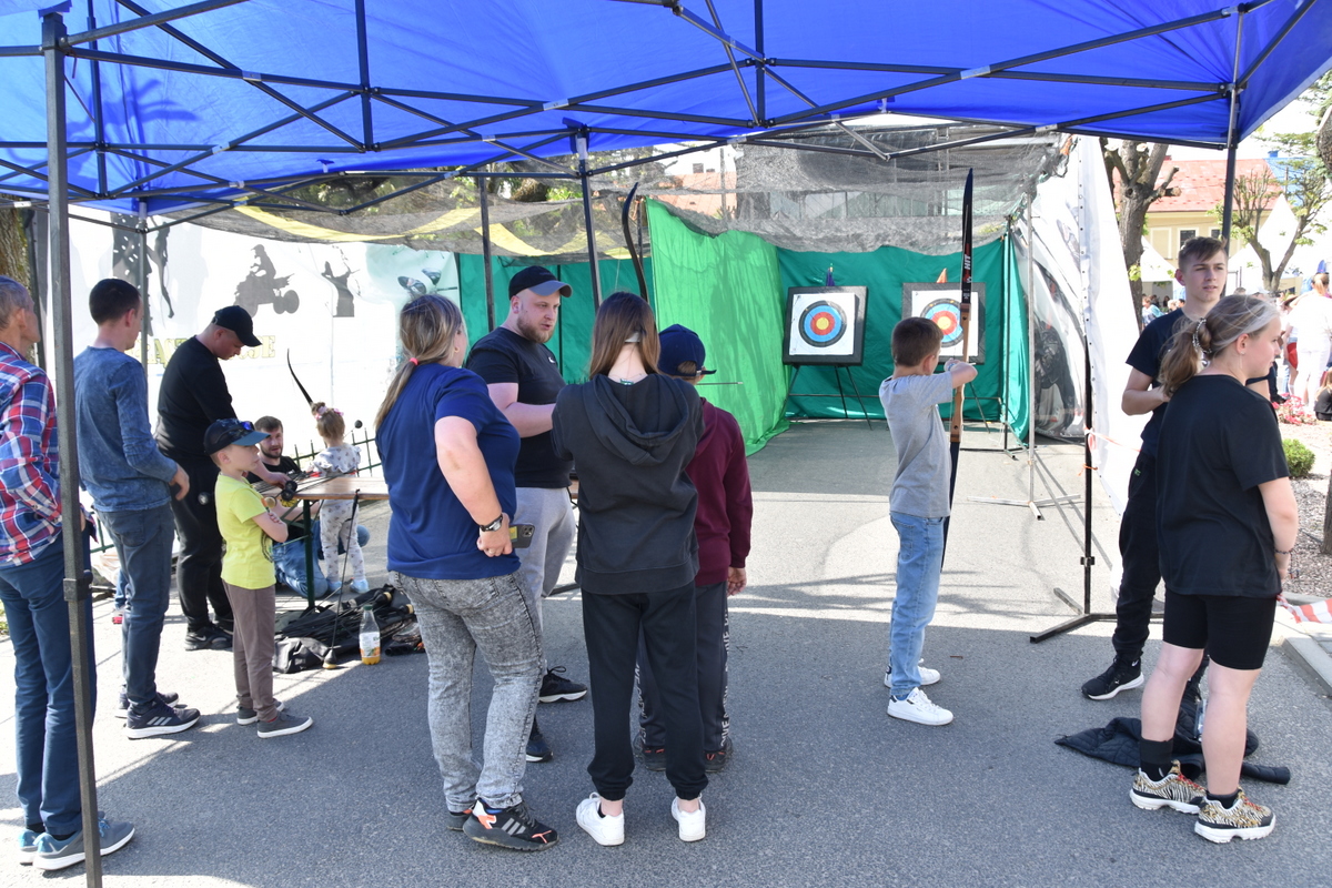 57 DSC 0574 Dąbrowa Tarnowska w minioną sobotę była kolejnym przystankiem na trasie plenerowych ,,Rozgrzewek z Funduszami Europejskimi”