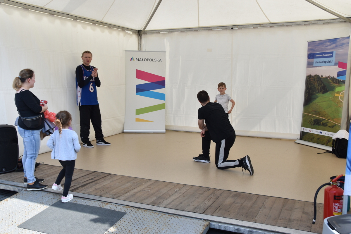 58 DSC 0575 Dąbrowa Tarnowska w minioną sobotę była kolejnym przystankiem na trasie plenerowych ,,Rozgrzewek z Funduszami Europejskimi”