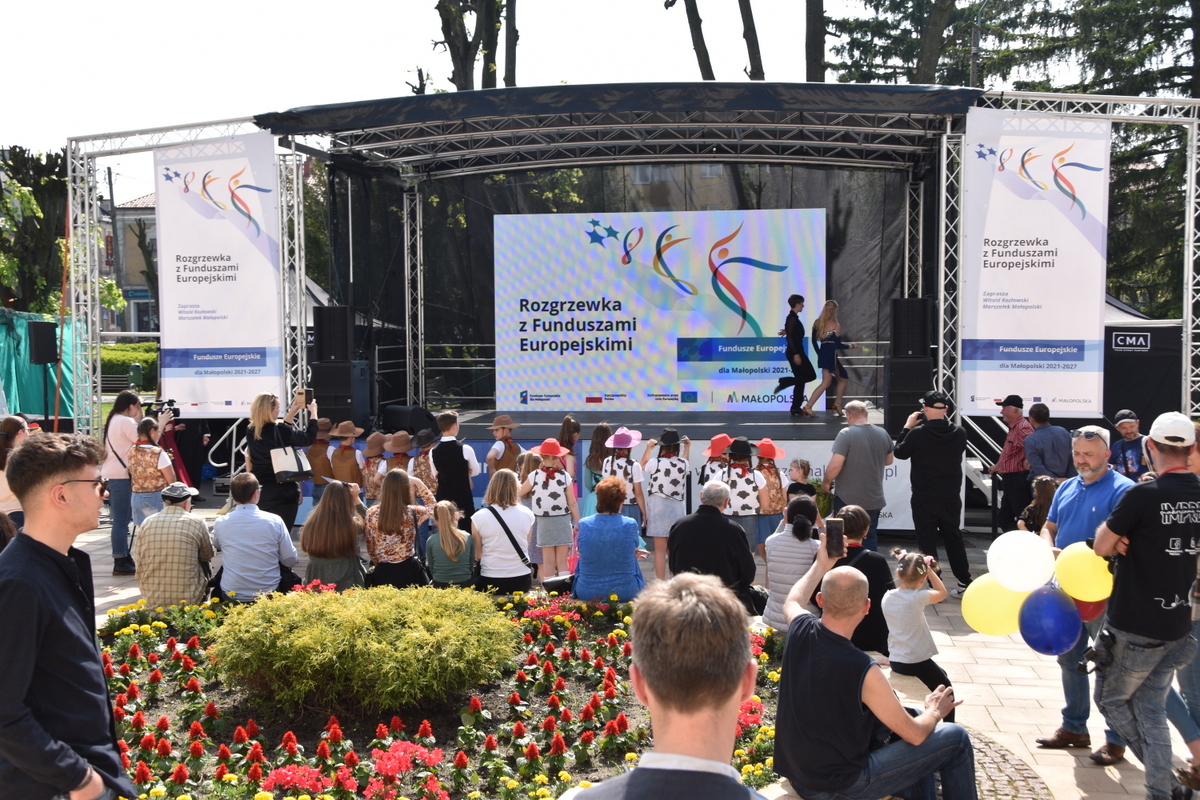 63 DSC 0585 Dąbrowa Tarnowska w minioną sobotę była kolejnym przystankiem na trasie plenerowych ,,Rozgrzewek z Funduszami Europejskimi”