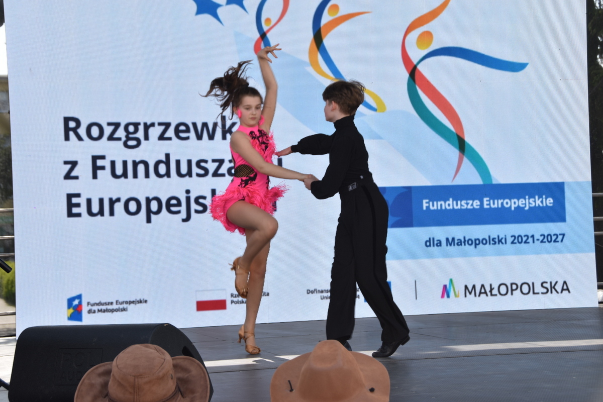 65 DSC 0593 Dąbrowa Tarnowska w minioną sobotę była kolejnym przystankiem na trasie plenerowych ,,Rozgrzewek z Funduszami Europejskimi”