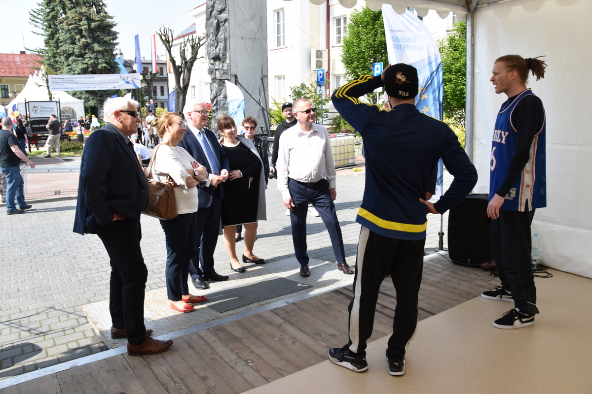 69 DSC 0606 Dąbrowa Tarnowska w minioną sobotę była kolejnym przystankiem na trasie plenerowych ,,Rozgrzewek z Funduszami Europejskimi”