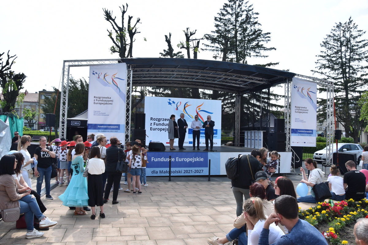 74 DSC 0619 Dąbrowa Tarnowska w minioną sobotę była kolejnym przystankiem na trasie plenerowych ,,Rozgrzewek z Funduszami Europejskimi”