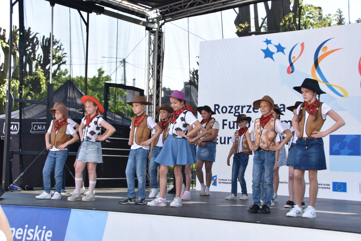 77 DSC 0634 Dąbrowa Tarnowska w minioną sobotę była kolejnym przystankiem na trasie plenerowych ,,Rozgrzewek z Funduszami Europejskimi”