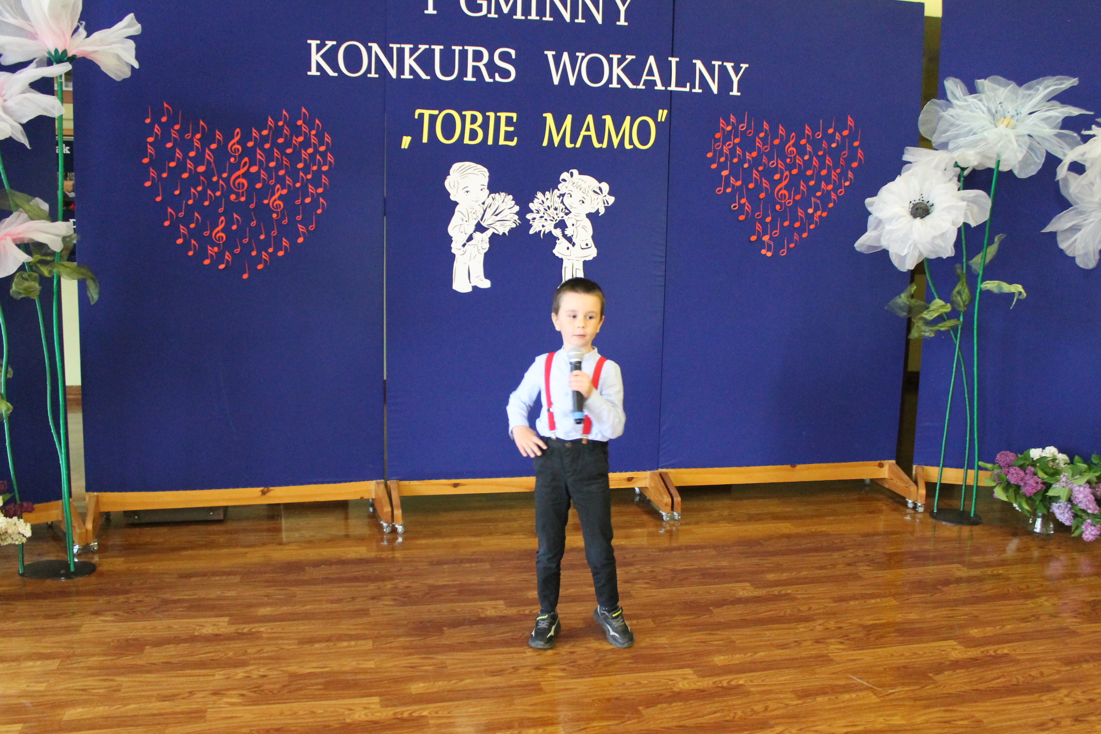 IMG 6956 Niezwykły prezent z okazji  Dnia Mamy   I Gminny Konkurs Wokalny „Tobie Mamo”