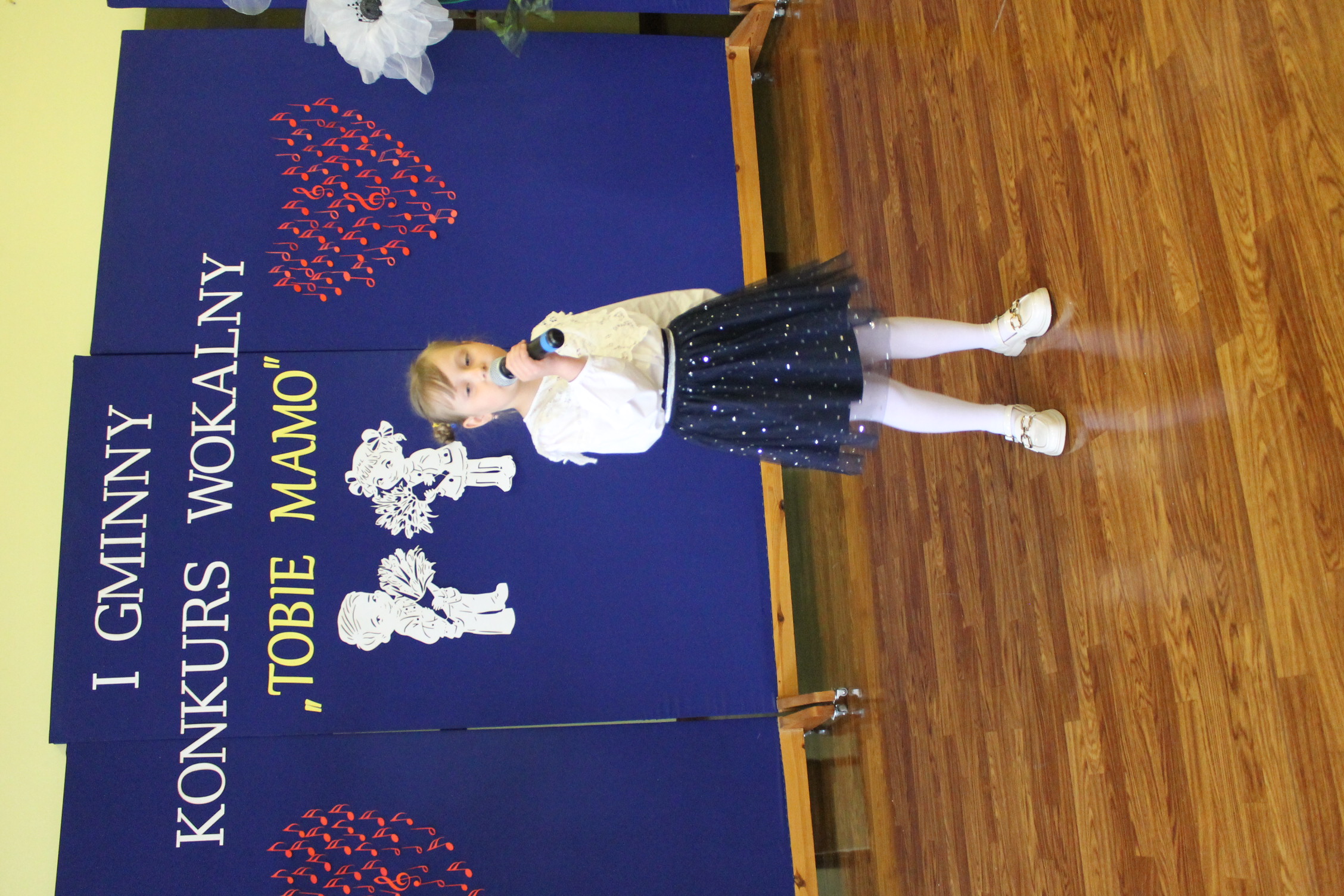 IMG 6962 Niezwykły prezent z okazji  Dnia Mamy   I Gminny Konkurs Wokalny „Tobie Mamo”