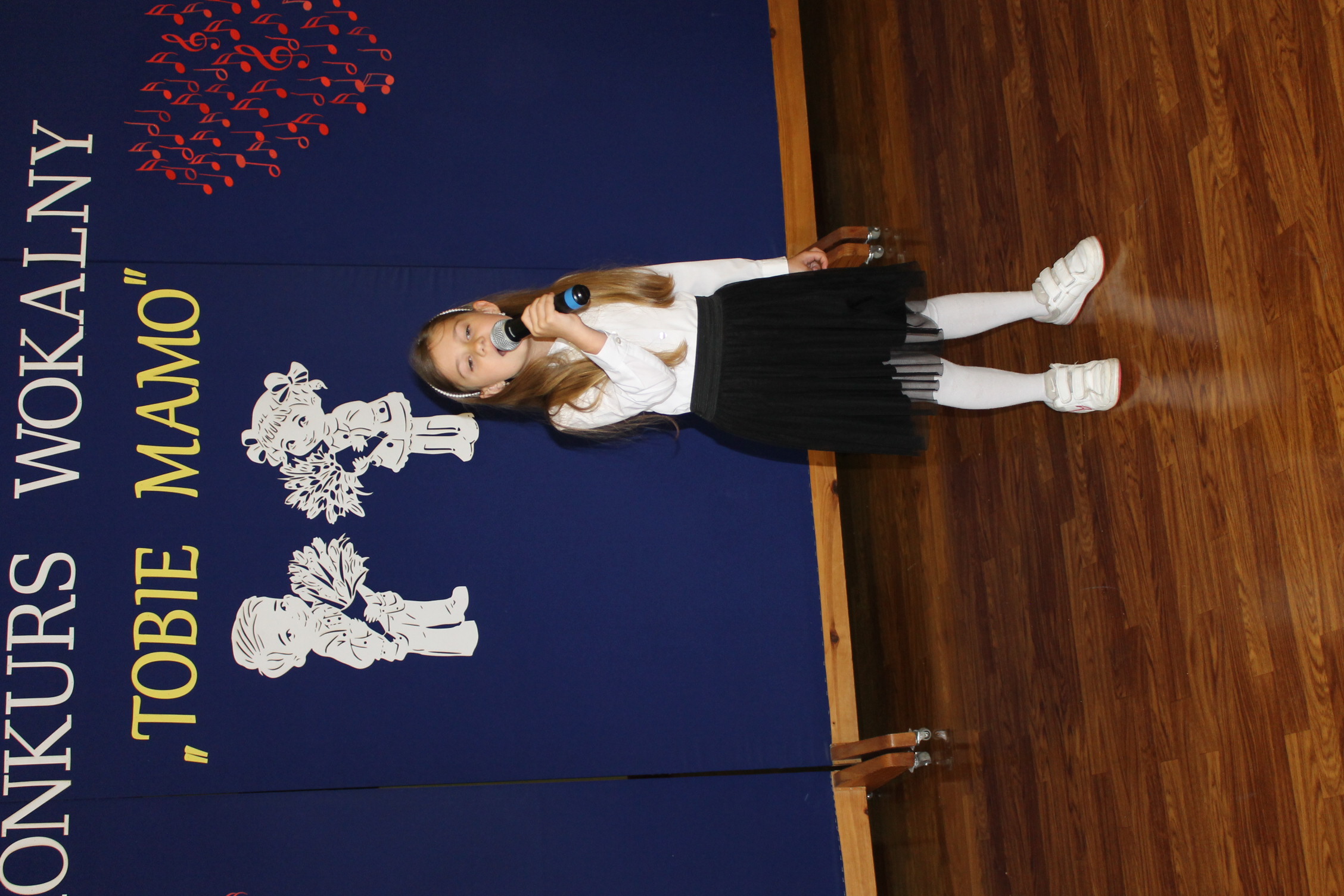 IMG 6971 Niezwykły prezent z okazji  Dnia Mamy   I Gminny Konkurs Wokalny „Tobie Mamo”