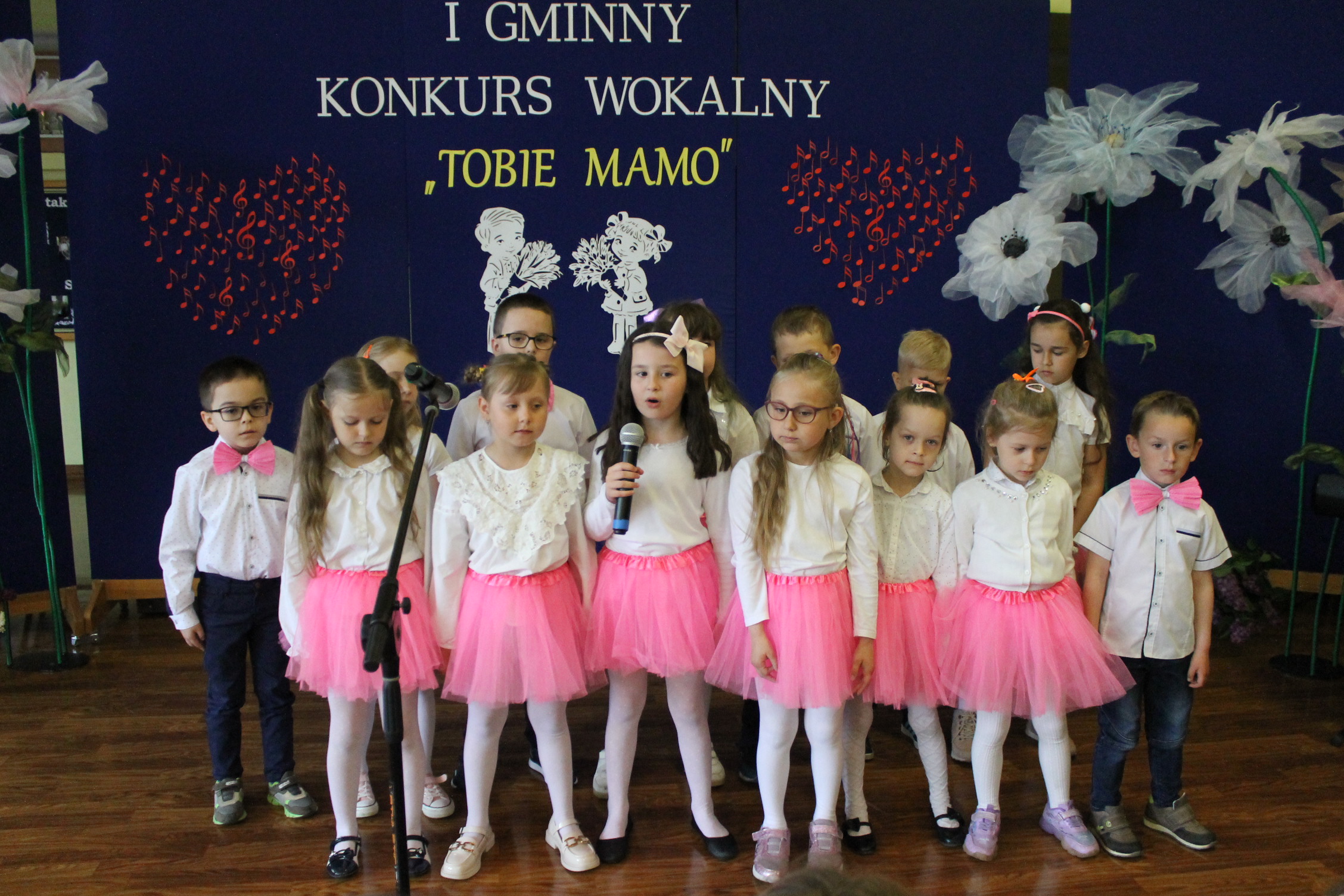 IMG 6979 Niezwykły prezent z okazji  Dnia Mamy   I Gminny Konkurs Wokalny „Tobie Mamo”