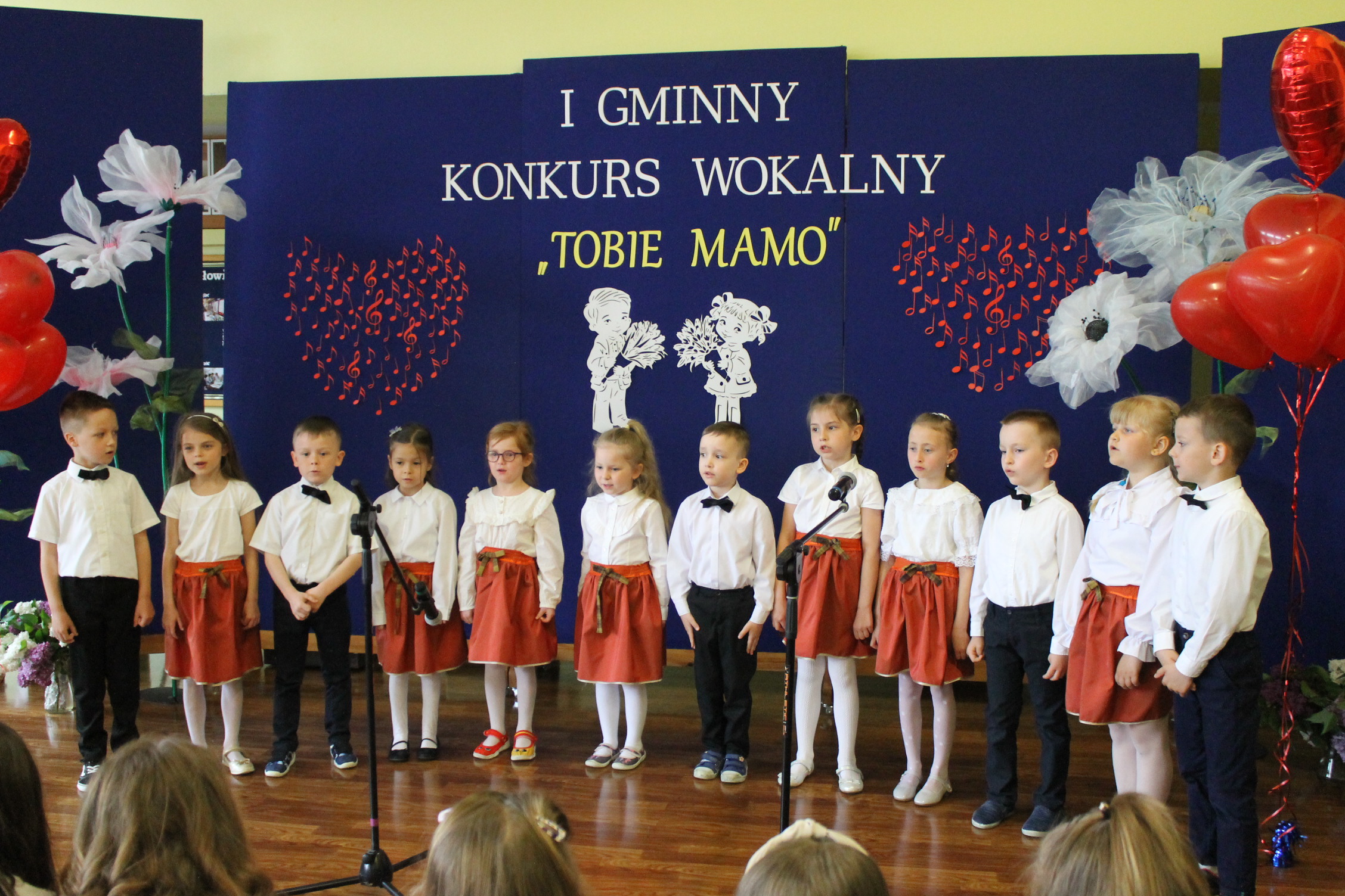 IMG 6984 Niezwykły prezent z okazji  Dnia Mamy   I Gminny Konkurs Wokalny „Tobie Mamo”