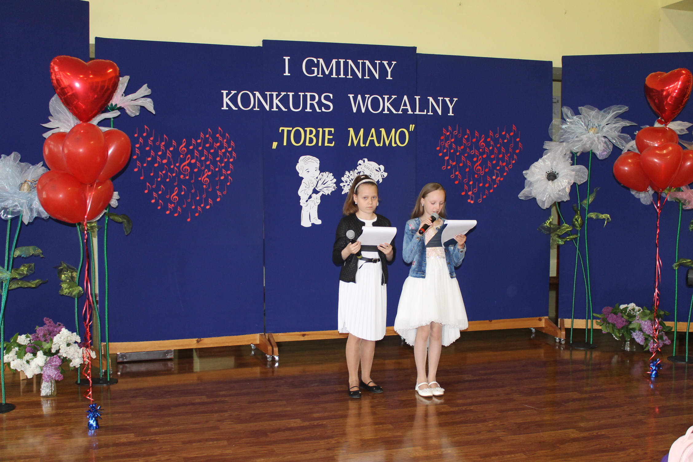 IMG 6990 Niezwykły prezent z okazji  Dnia Mamy   I Gminny Konkurs Wokalny „Tobie Mamo”