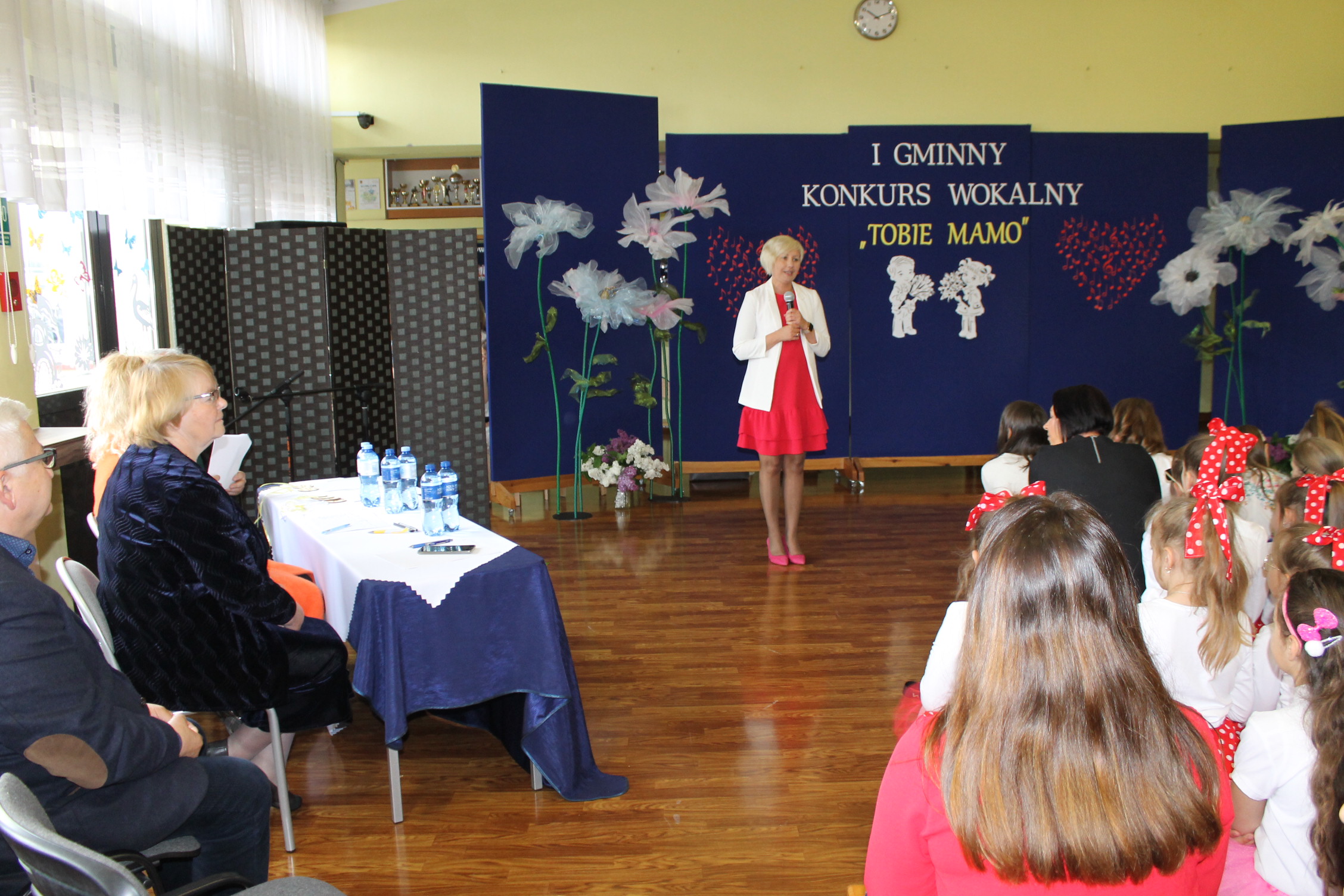 IMG 6991 Niezwykły prezent z okazji  Dnia Mamy   I Gminny Konkurs Wokalny „Tobie Mamo”