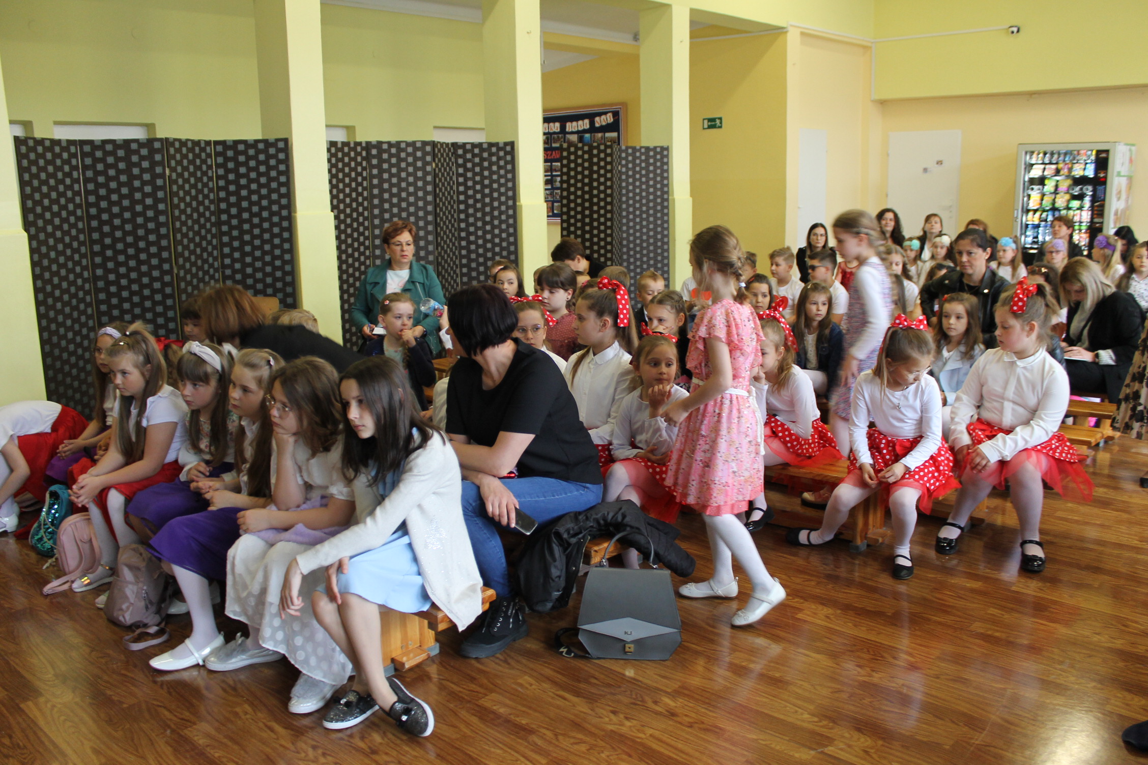 IMG 7030 Niezwykły prezent z okazji  Dnia Mamy   I Gminny Konkurs Wokalny „Tobie Mamo”