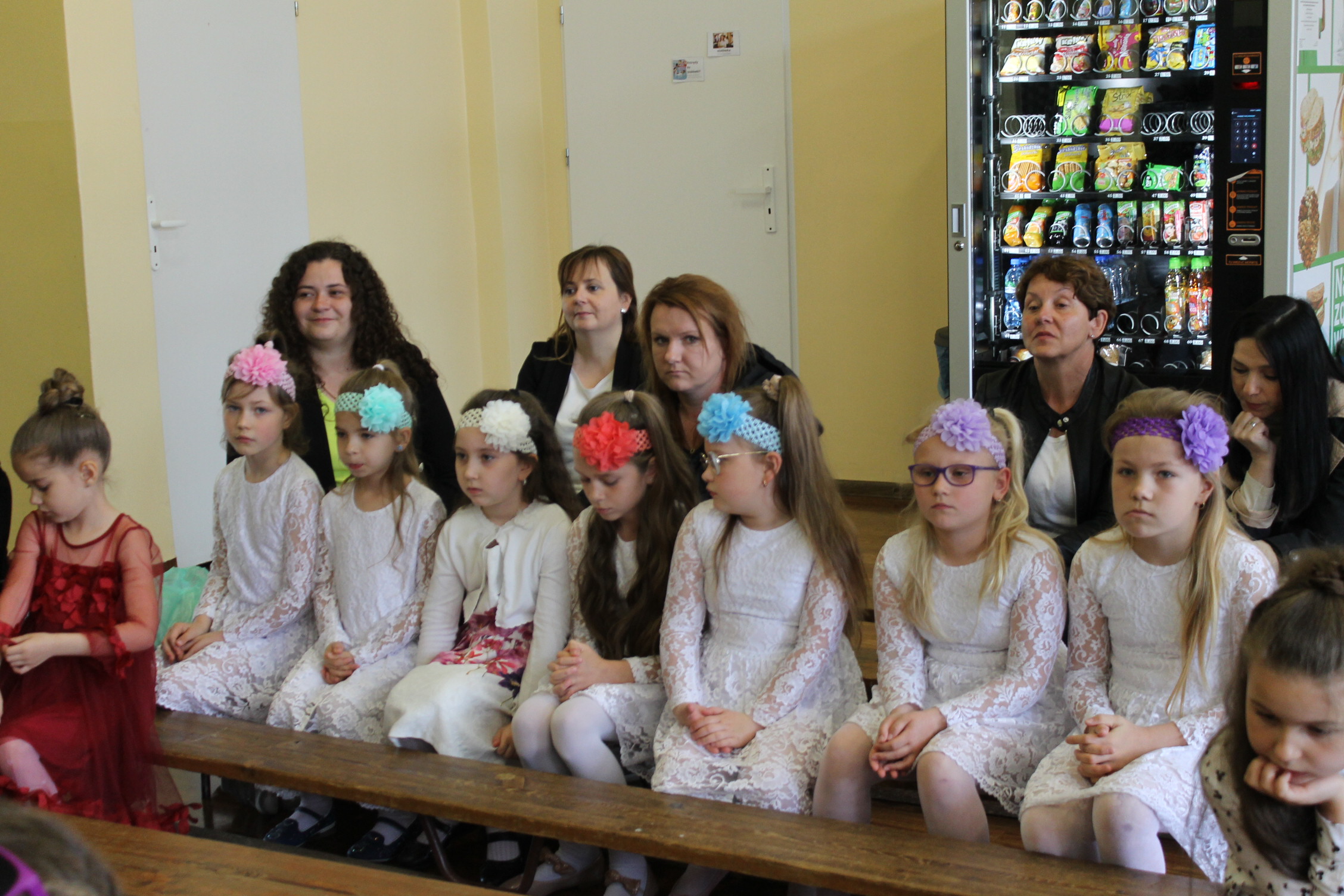 IMG 7040 Niezwykły prezent z okazji  Dnia Mamy   I Gminny Konkurs Wokalny „Tobie Mamo”