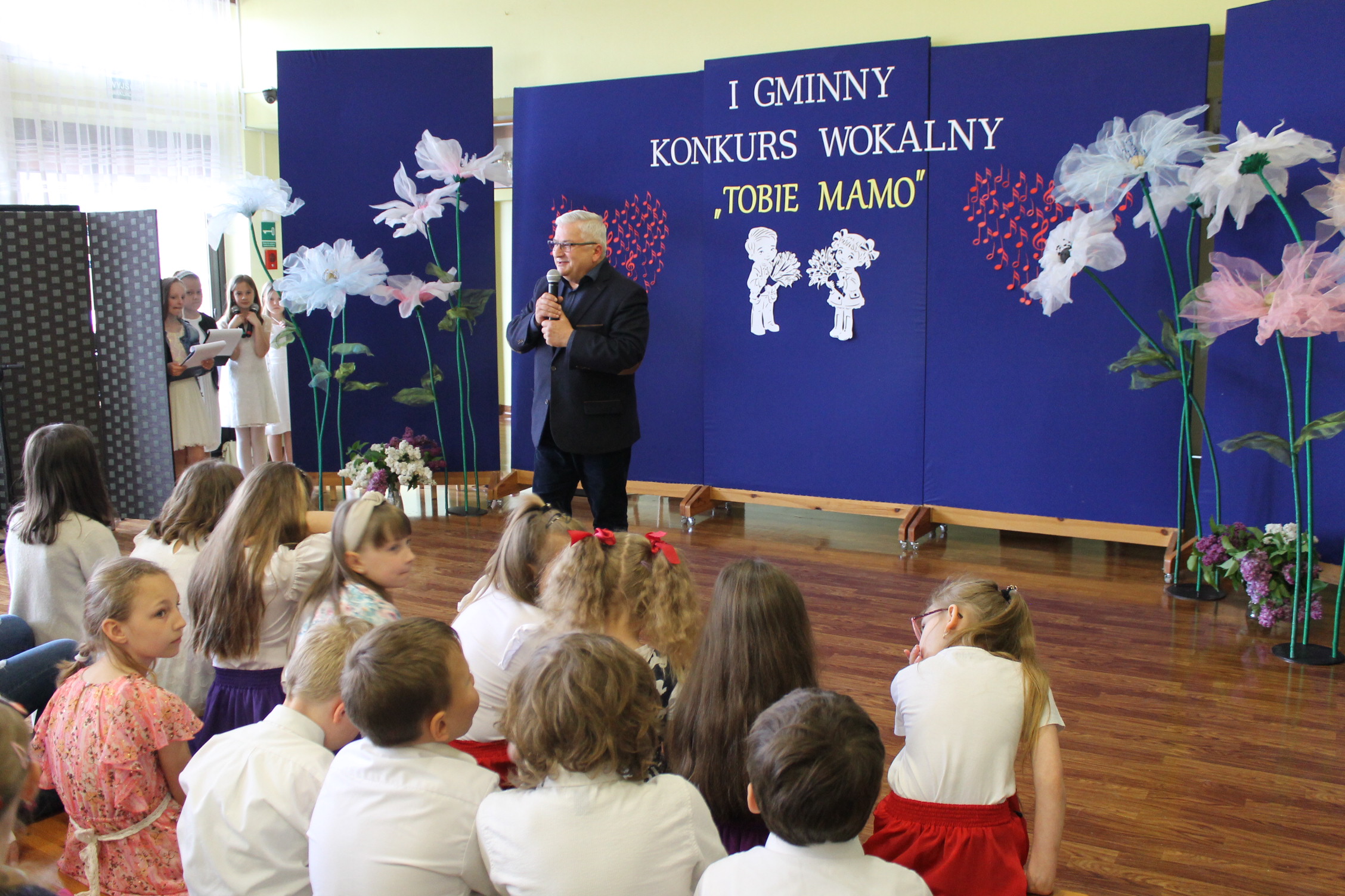 IMG 7049 Niezwykły prezent z okazji  Dnia Mamy   I Gminny Konkurs Wokalny „Tobie Mamo”